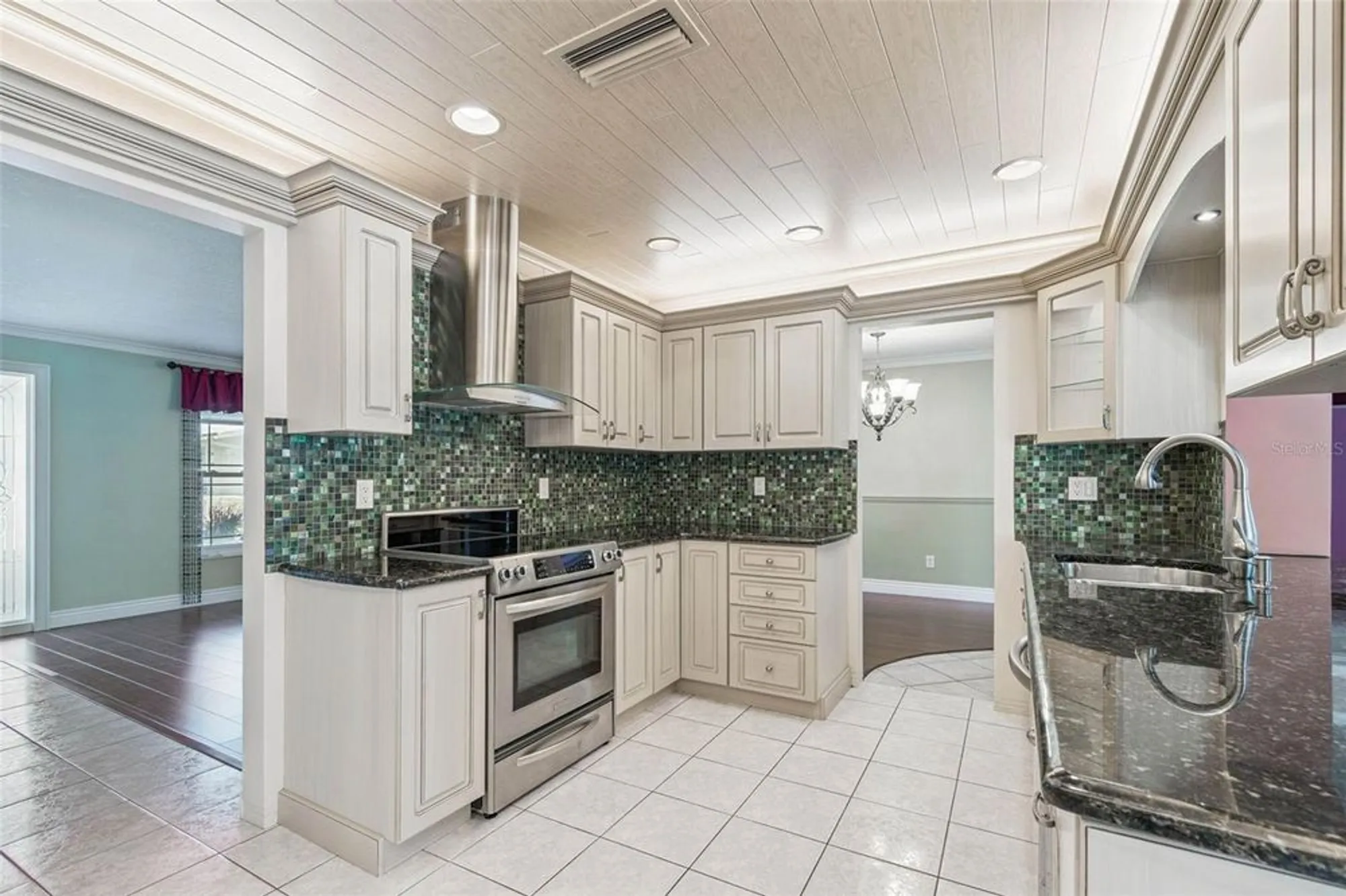 Property Slideshow image 10 of 31 | 9548 141st st, Seminole, FL, 33776