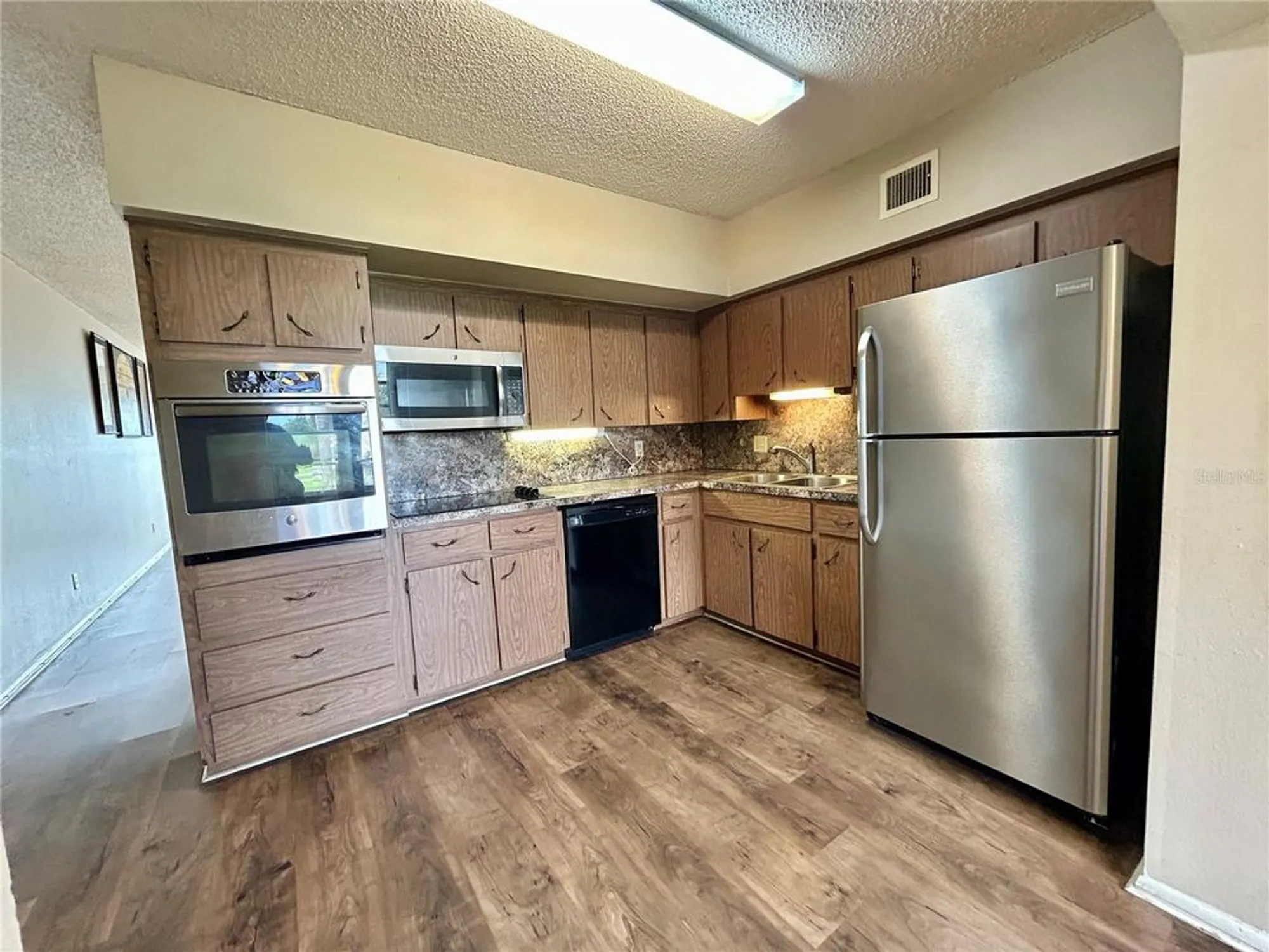 Property Slideshow image 9 of 48 | 2402 ecuadorian way apt 28, Clearwater, FL, 33763