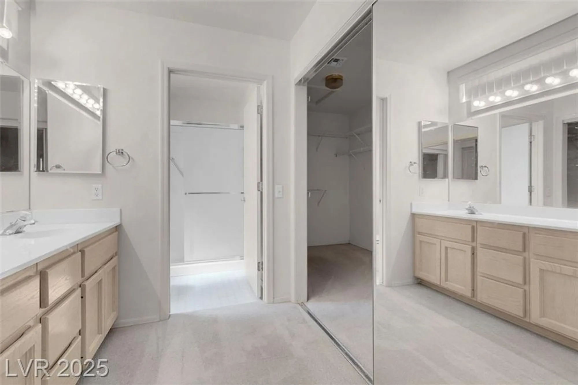 Property Slideshow image 27 of 38 | 10013 cresent creek dr, Las Vegas, NV, 89134