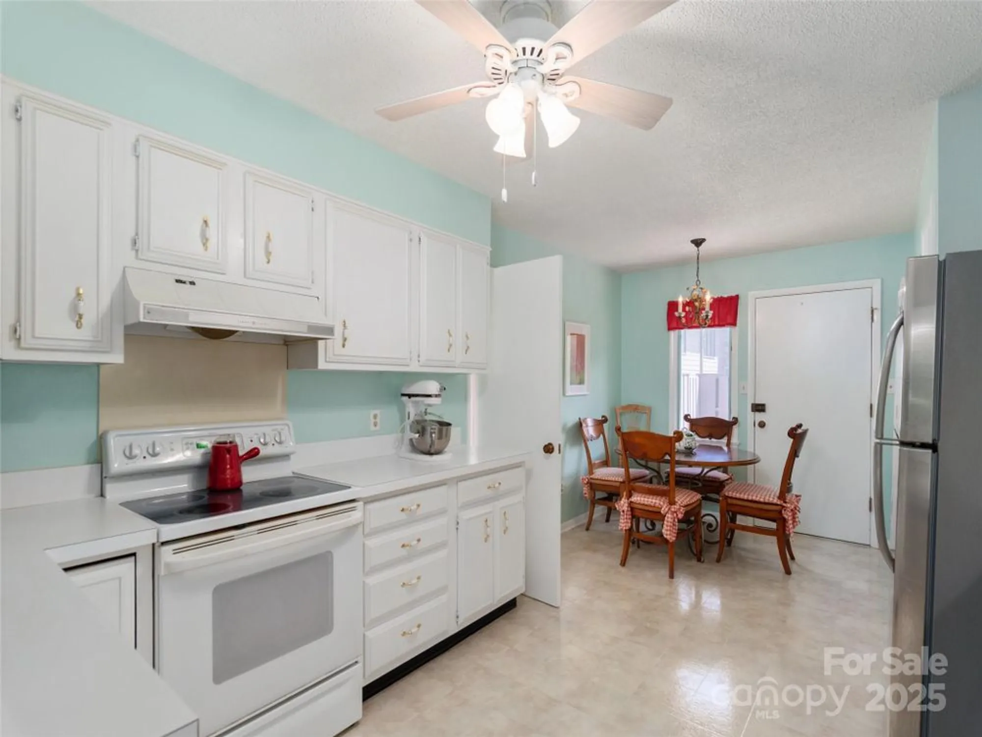 Property Slideshow image 12 of 26 | 514 crowfields ln, Asheville, NC, 28803