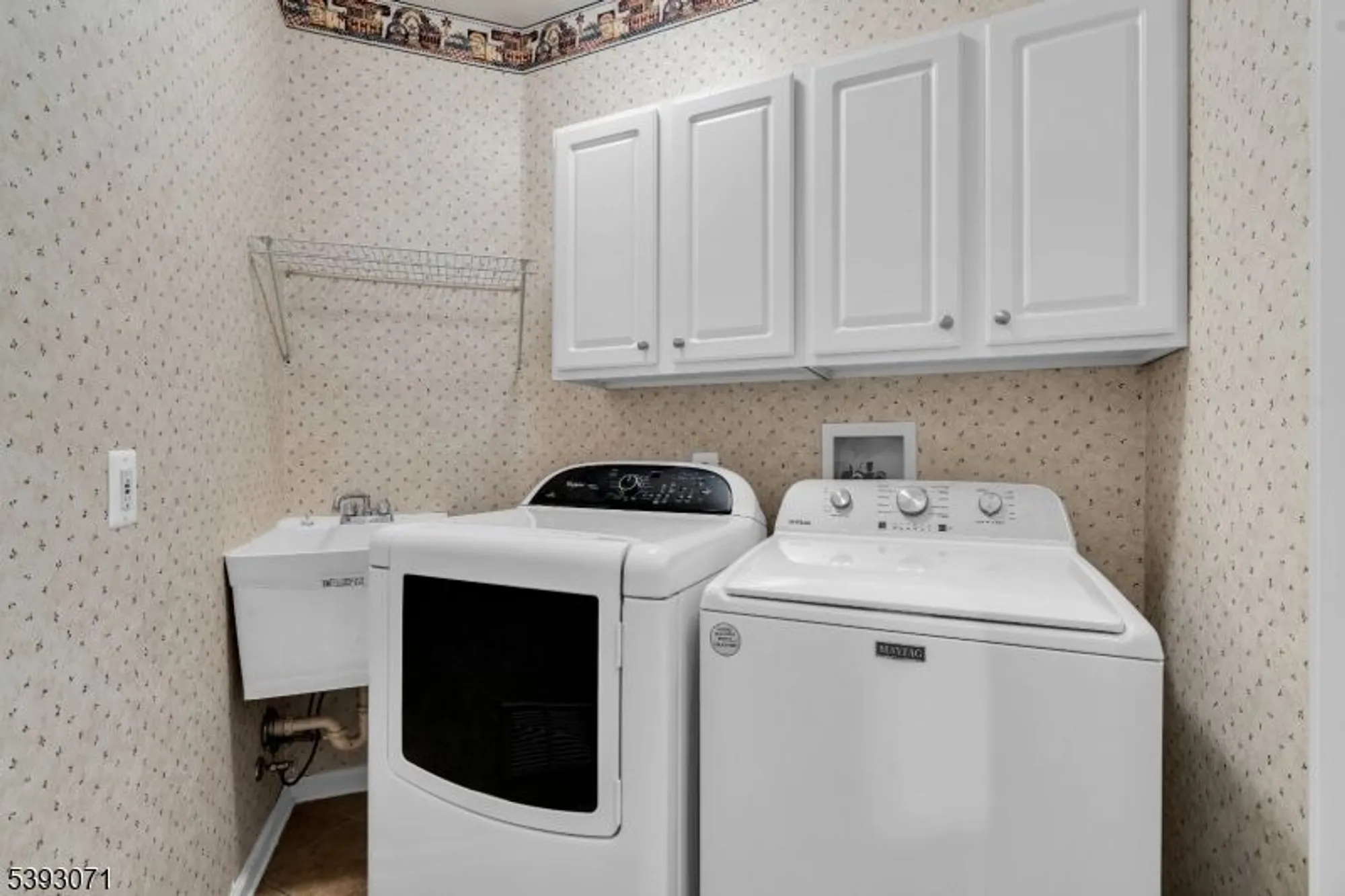 Property Slideshow image 22 of 45 | 212 sherwood ct, Somerset, NJ, 08873