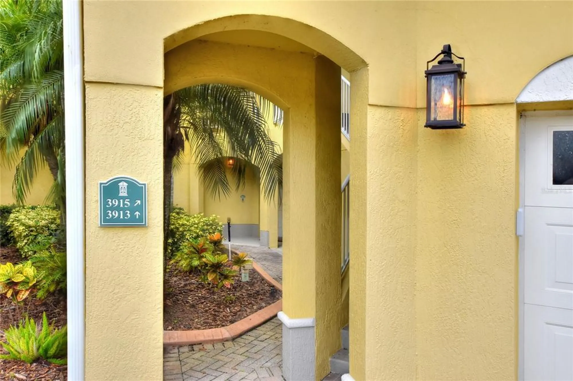 Property Slideshow image 3 of 50 | 3913 serenade ln # 4, Lakeland, FL, 33811