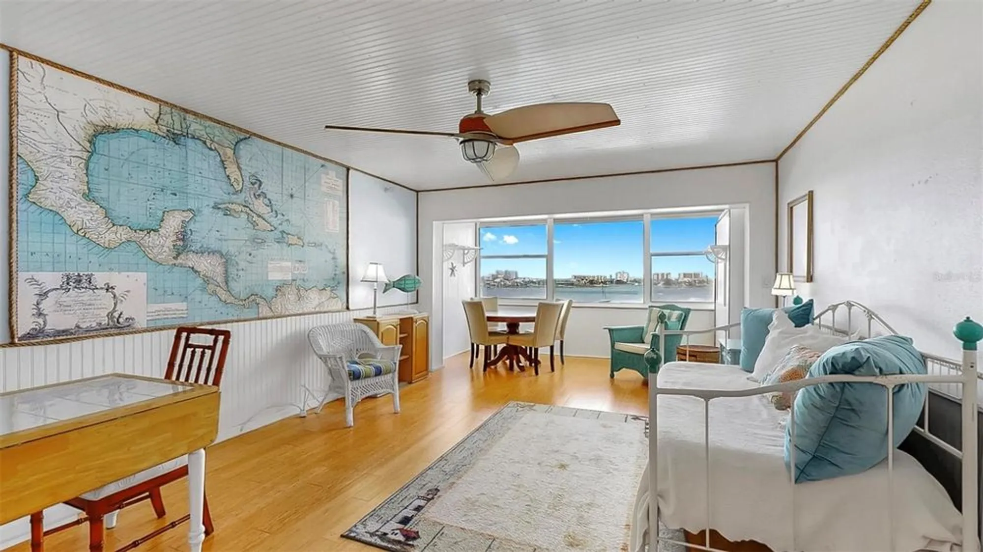 Property Slideshow image 4 of 46 | 4550 cove cir apt 605, Saint Petersburg, FL, 33708