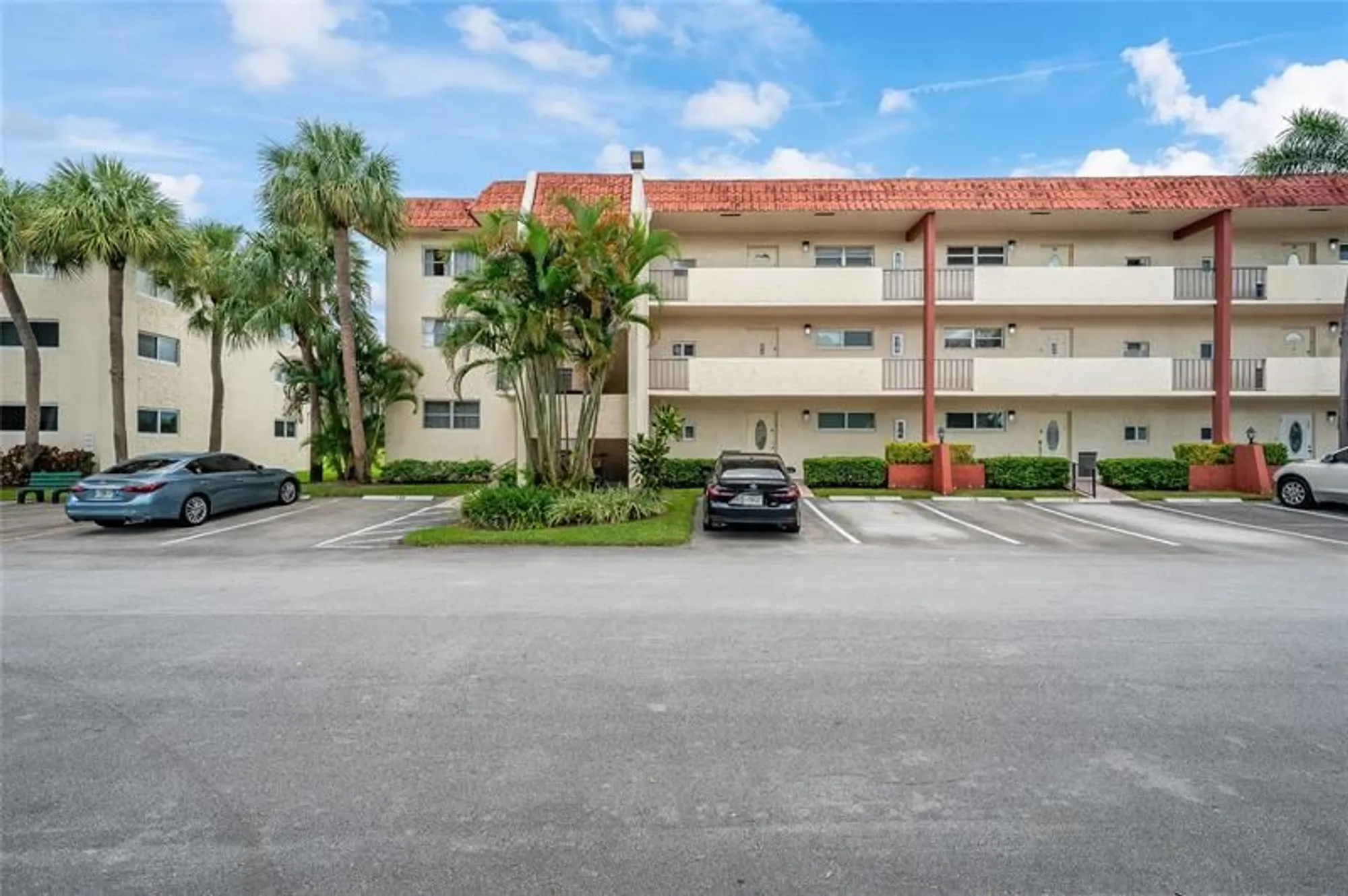 Property Slideshow image 25 of 61 | 9411 n hollybrook lake dr 310, Pembroke Pines, FL, 33025