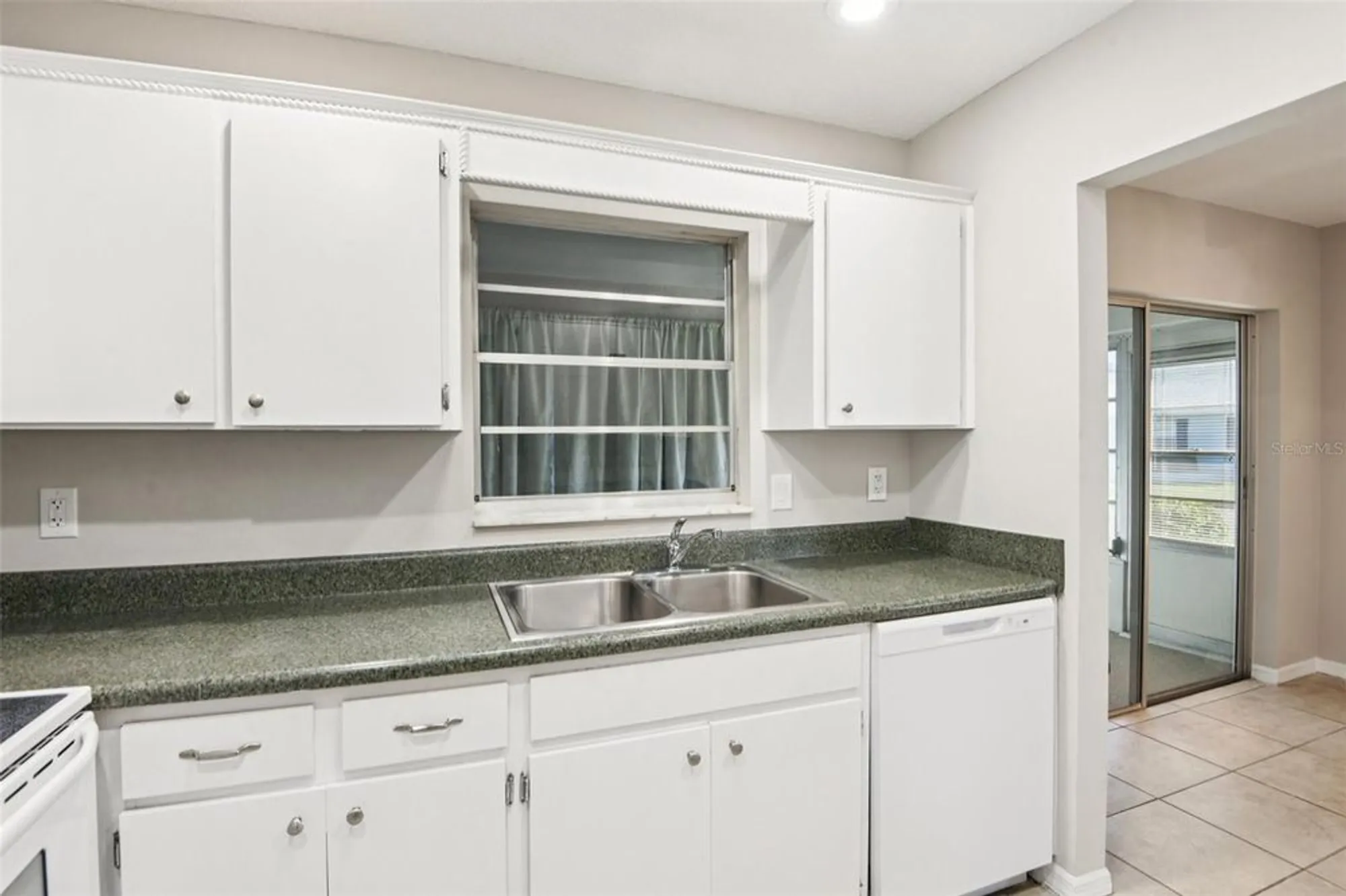 Property Slideshow image 15 of 63 | 2304 glenmore cir 327, Sun City Center, FL, 33573