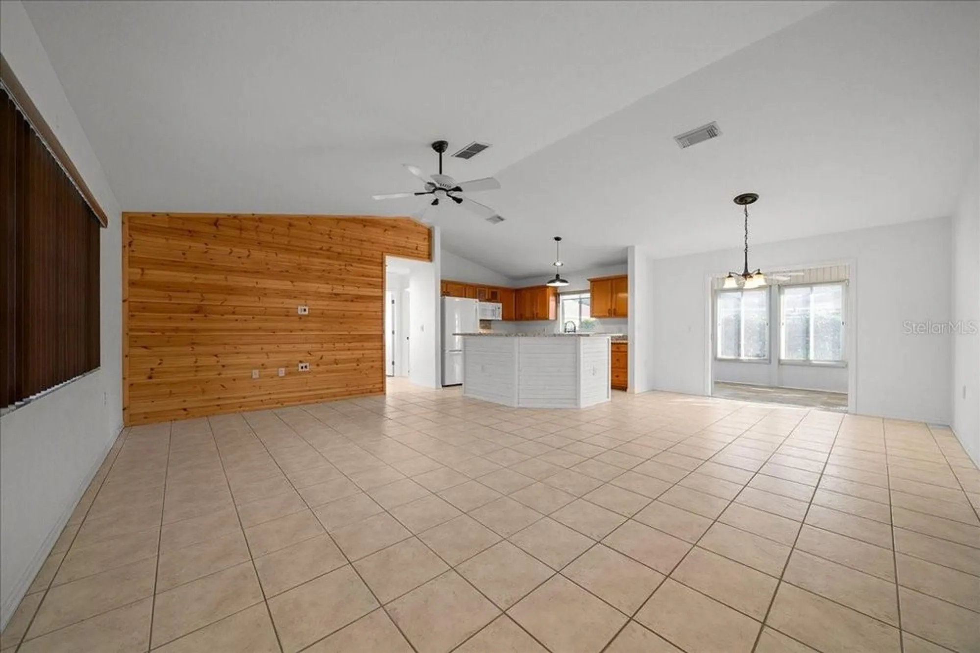 Property Slideshow image 5 of 32 | 14117 sw 115th cir, Dunnellon, FL, 34432