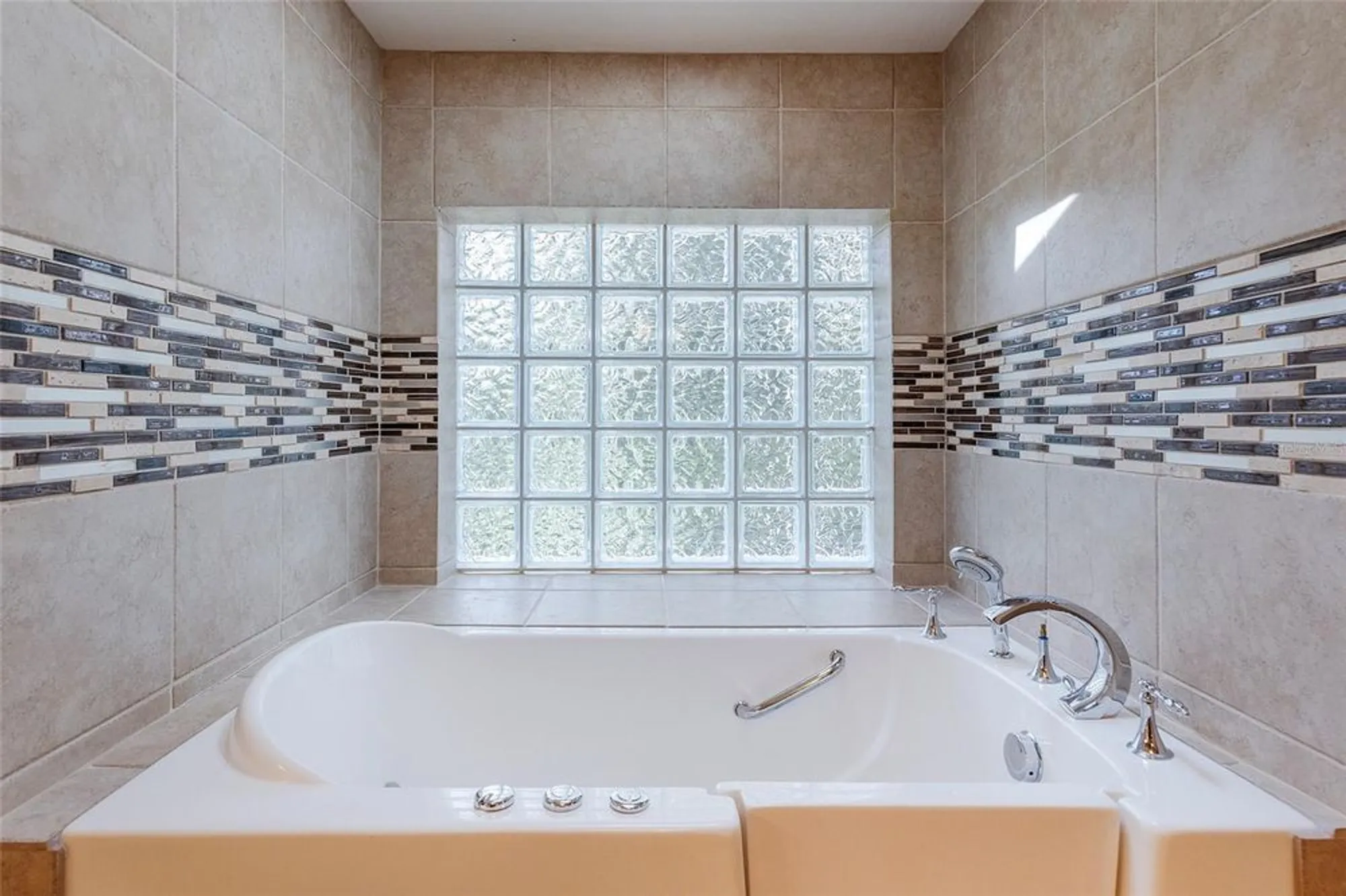 Property Slideshow image 22 of 66 | 6065 spruce point cir, Port Orange, FL, 32128