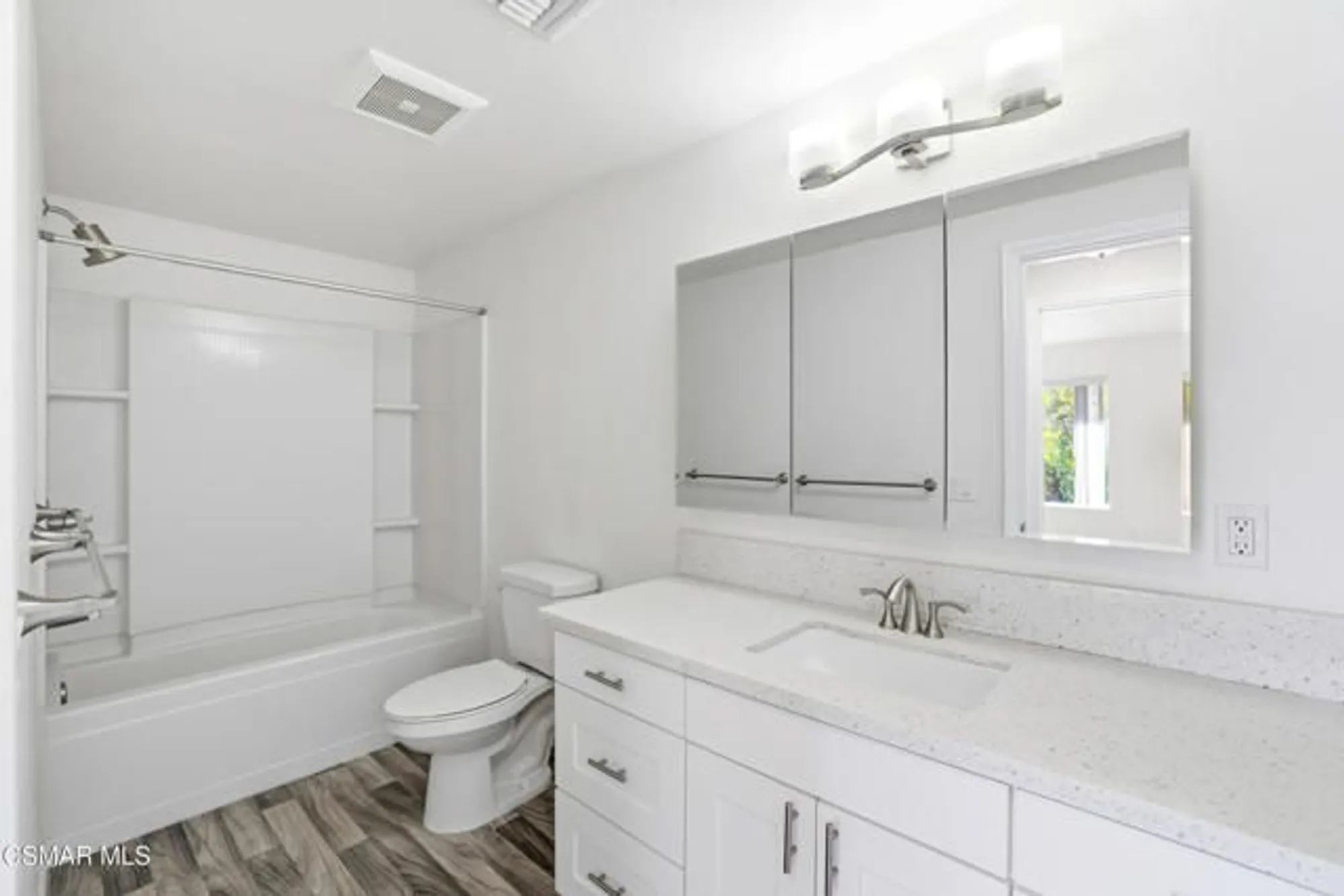 Property Slideshow image 19 of 30 | 245 oakleaf dr apt 205, Thousand Oaks, CA, 91360
