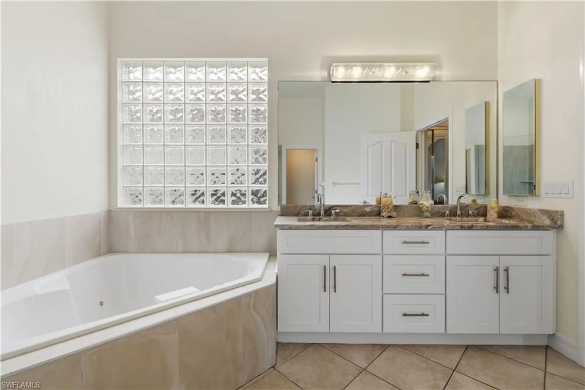 Property Slideshow image 24 of 46 | 24784 hollybrier ln, Bonita Springs, FL, 34134