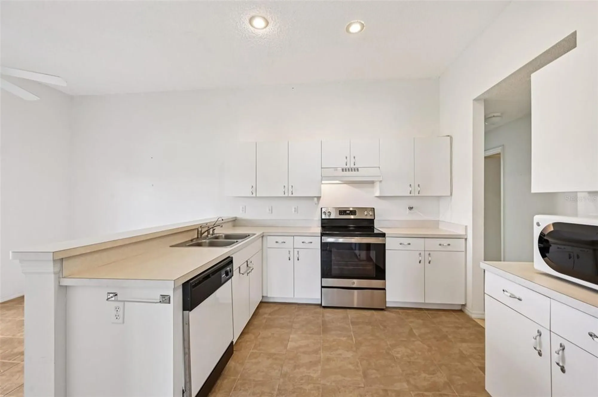 Property Slideshow image 12 of 67 | 1011 otter mill way, Sun City Center, FL, 33573