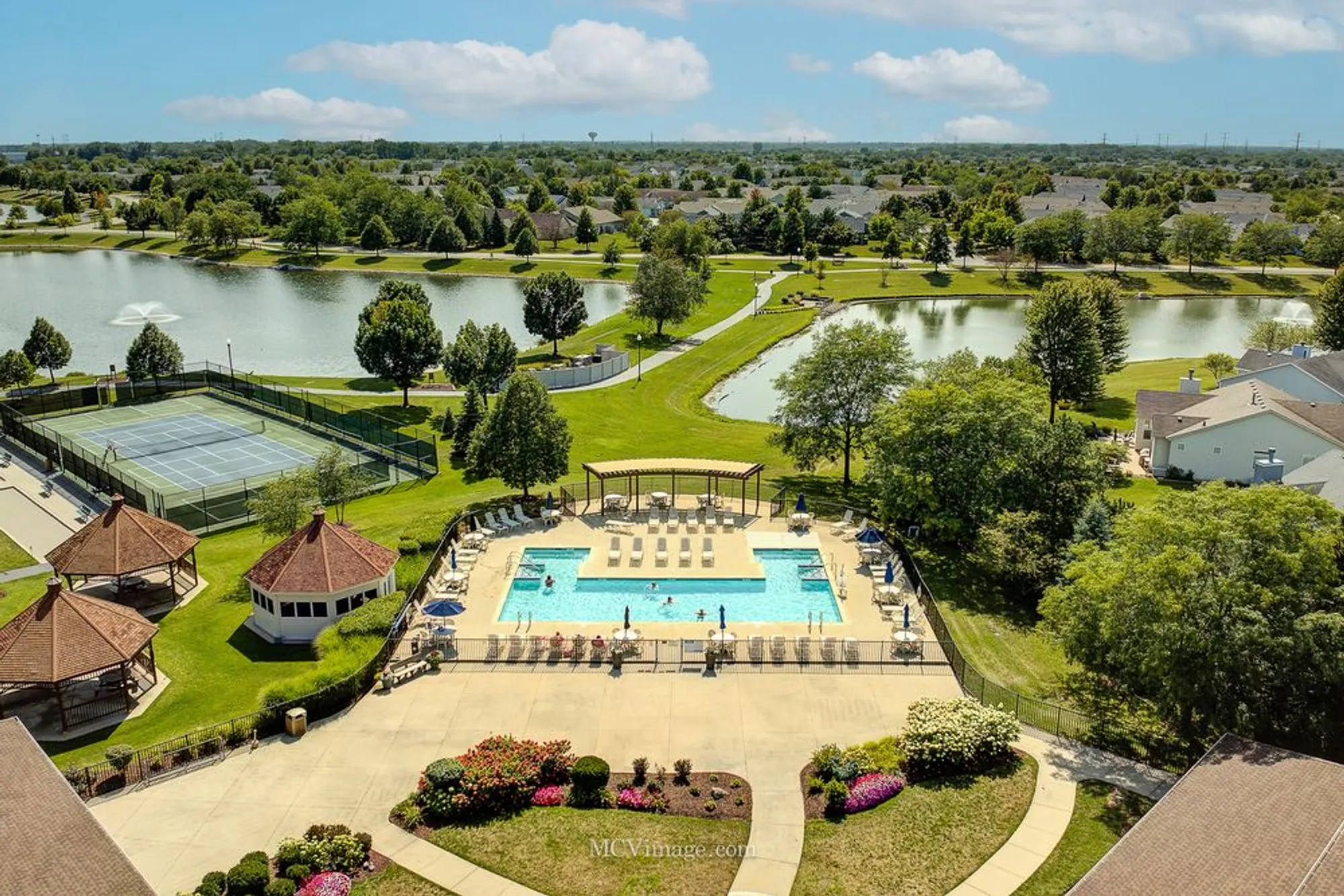 Property Slideshow image 27 of 34 | 21525 lake saint clair dr, Crest Hill, IL, 60403