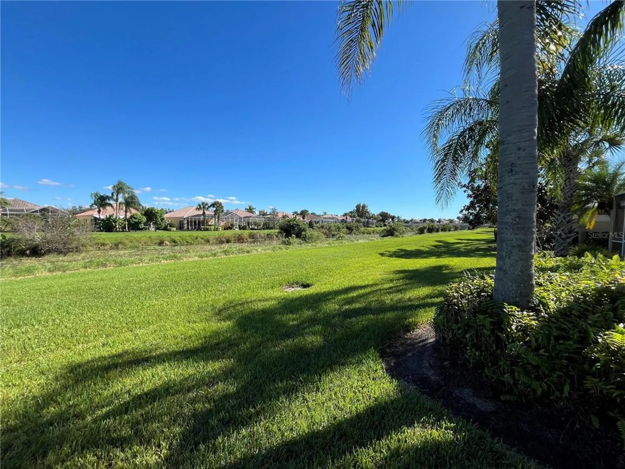 Property Slideshow image 10 of 54 | 1707 burgos dr, Sarasota, FL, 34238