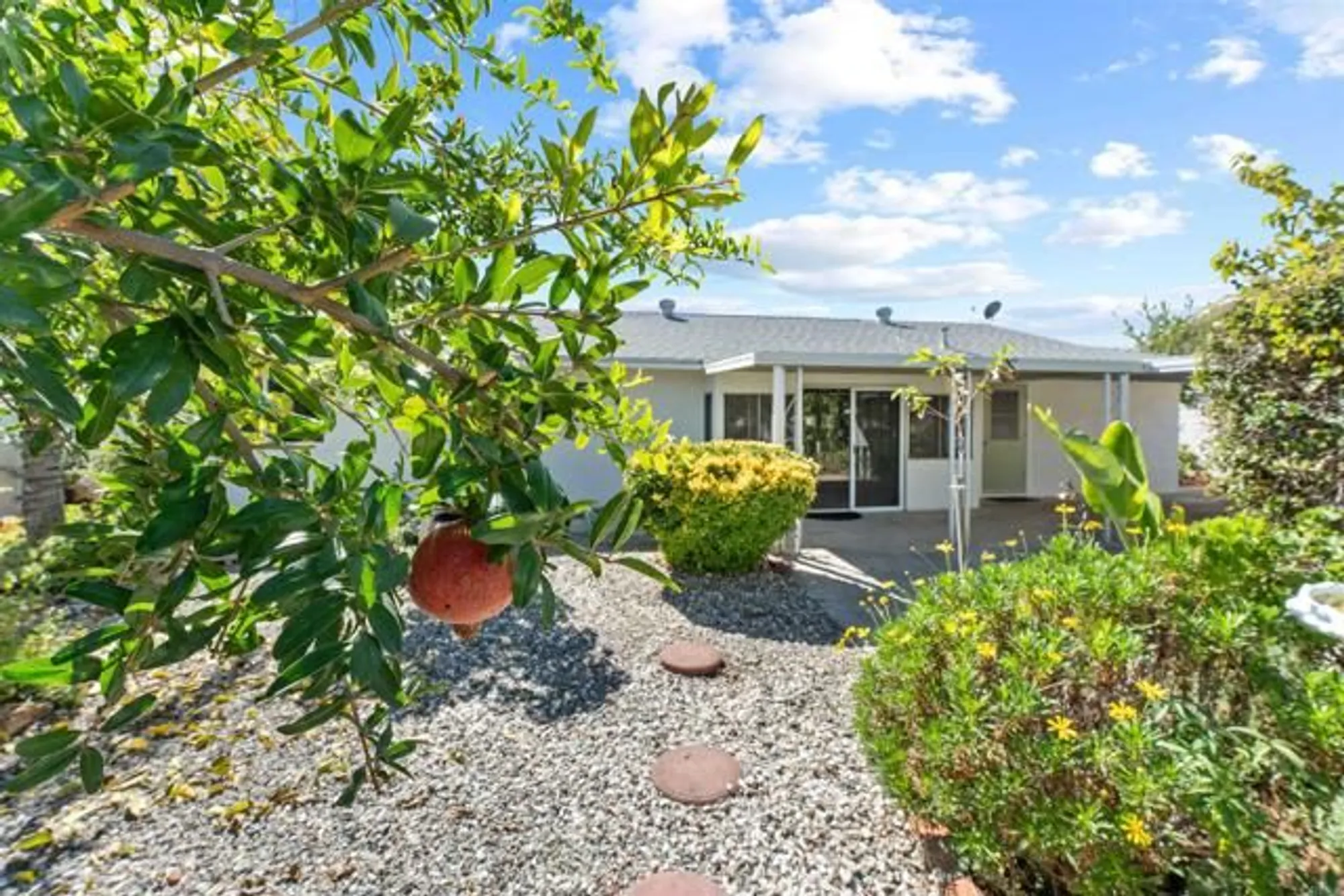 Property Slideshow image 15 of 28 | 25768 roanoke rd, Sun City, CA, 92586