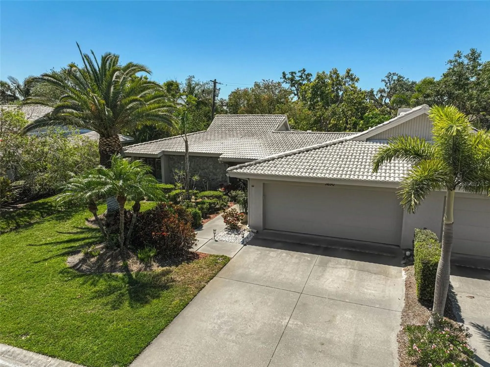 Property Slideshow image 54 of 61 | 3890 wilshire cir 27, Sarasota, FL, 34238