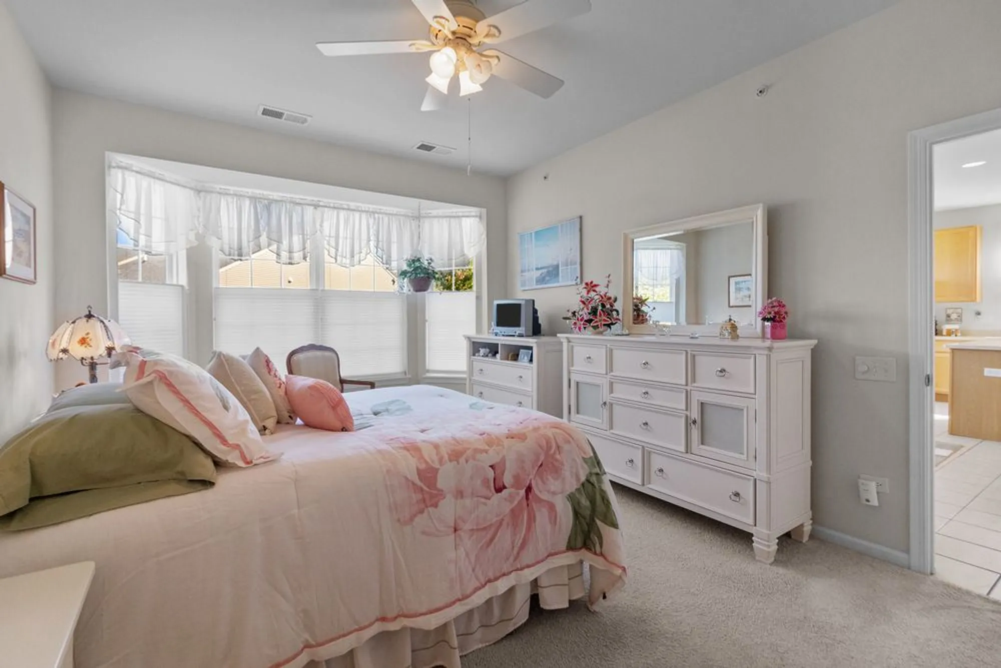 Property Slideshow image 15 of 29 | 12774 holbrook dr, Huntley, IL, 60142