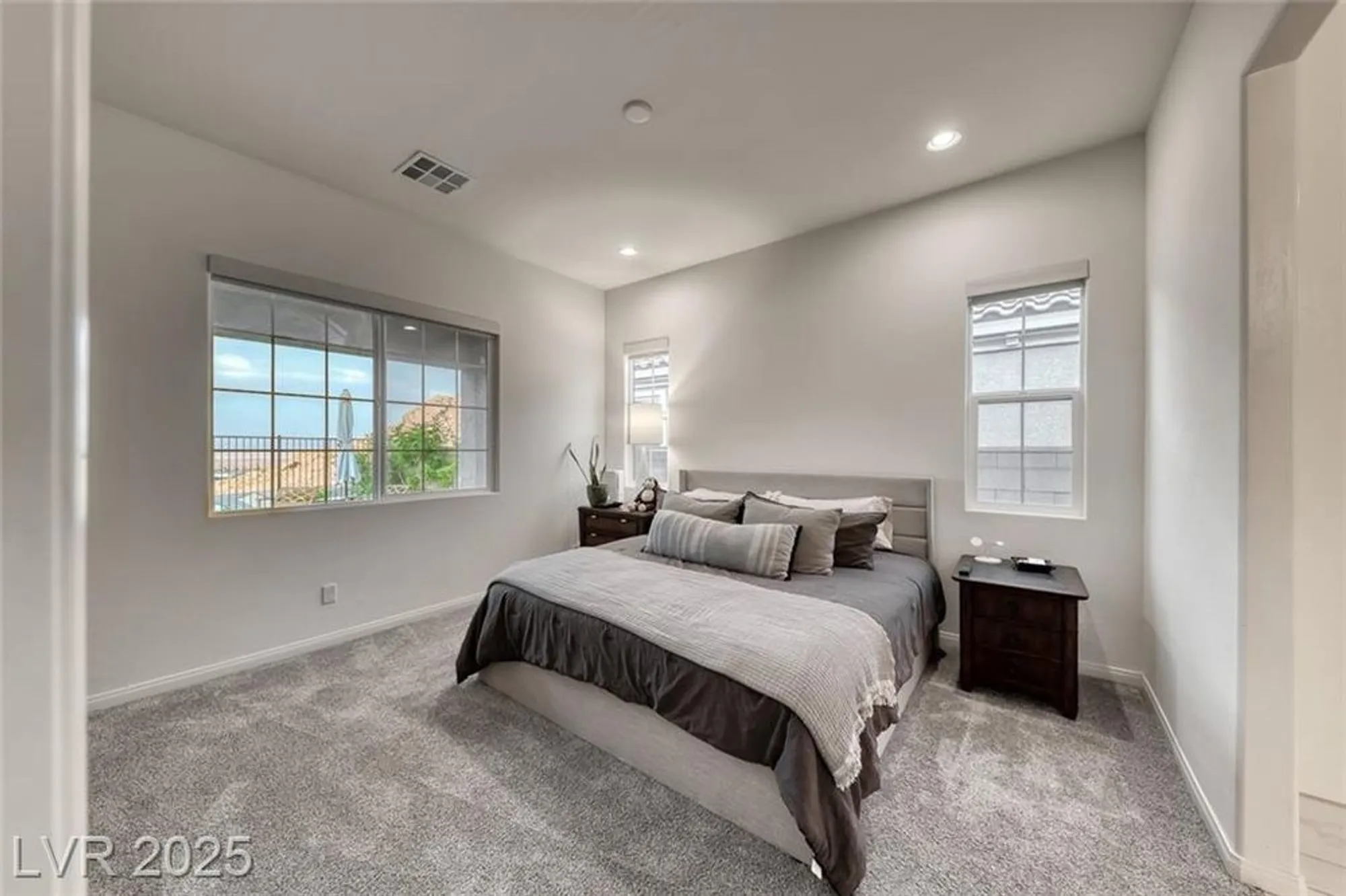 Property Slideshow image 30 of 78 | 32 tatahatso point st, Henderson, NV, 89011