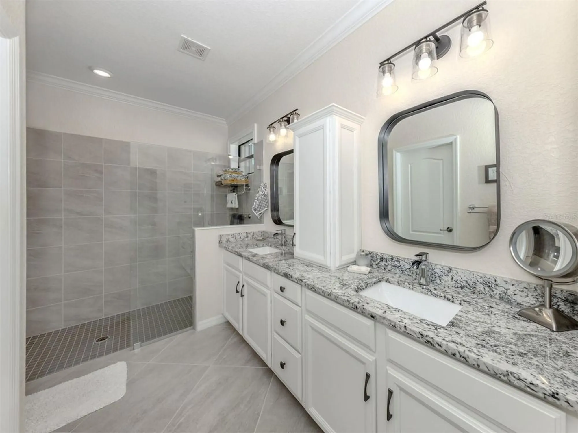 Property Slideshow image 12 of 99 | 10132 colubrina dr, Venice, FL, 34293
