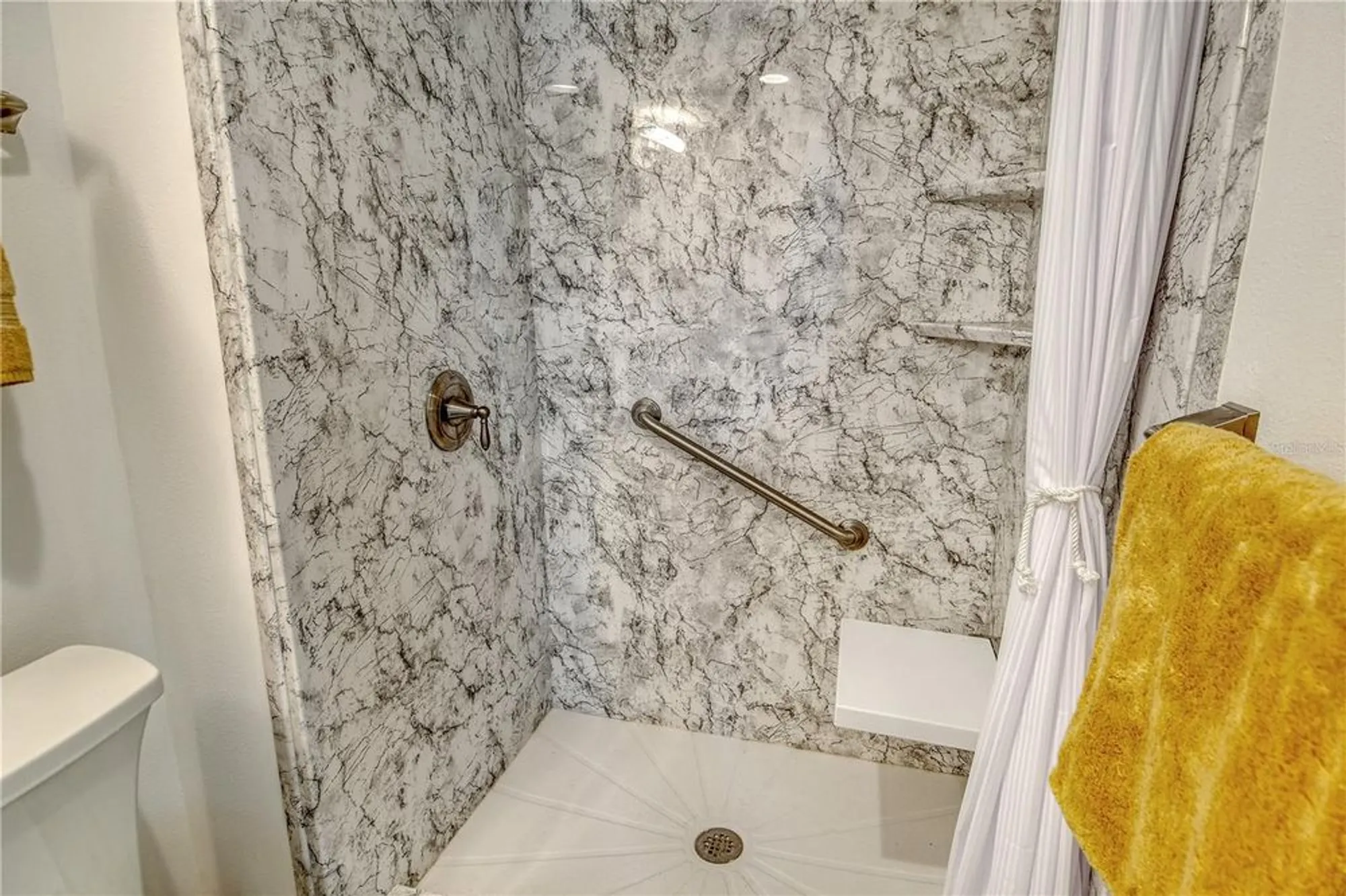 Property Slideshow image 27 of 62 | 1250 n portofino dr apt 208, Sarasota, FL, 34242
