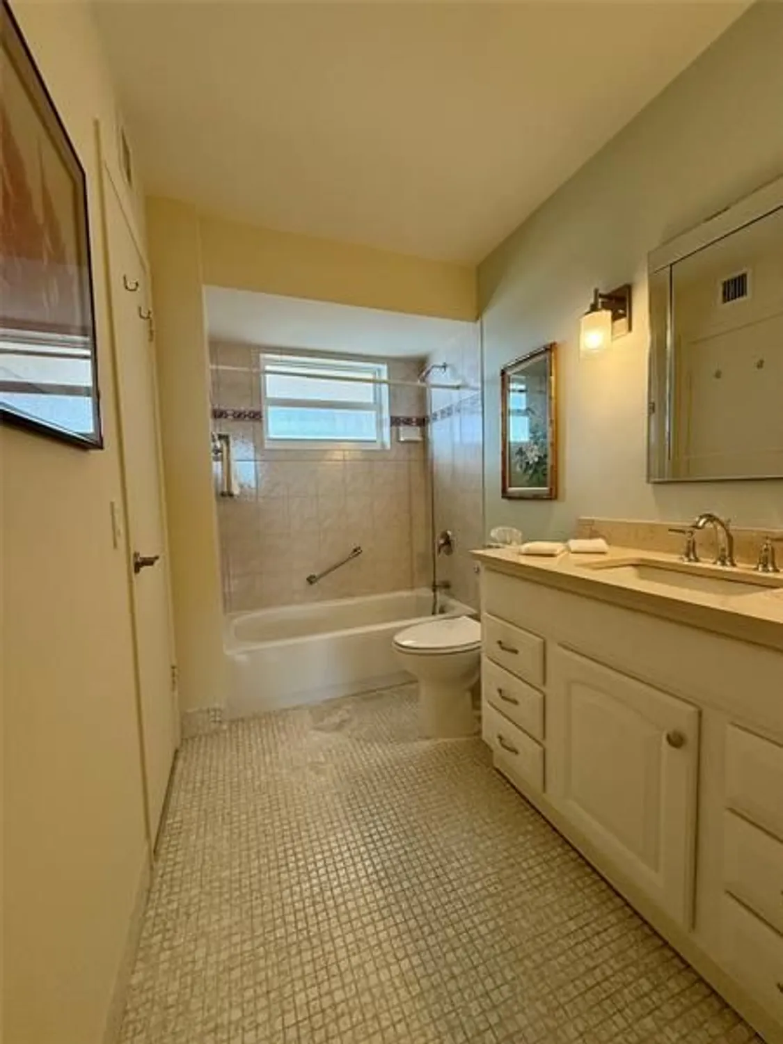 Property Slideshow image 4 of 20 | 2800 nw 47th ter 403b, Lauderdale Lakes, FL, 33313