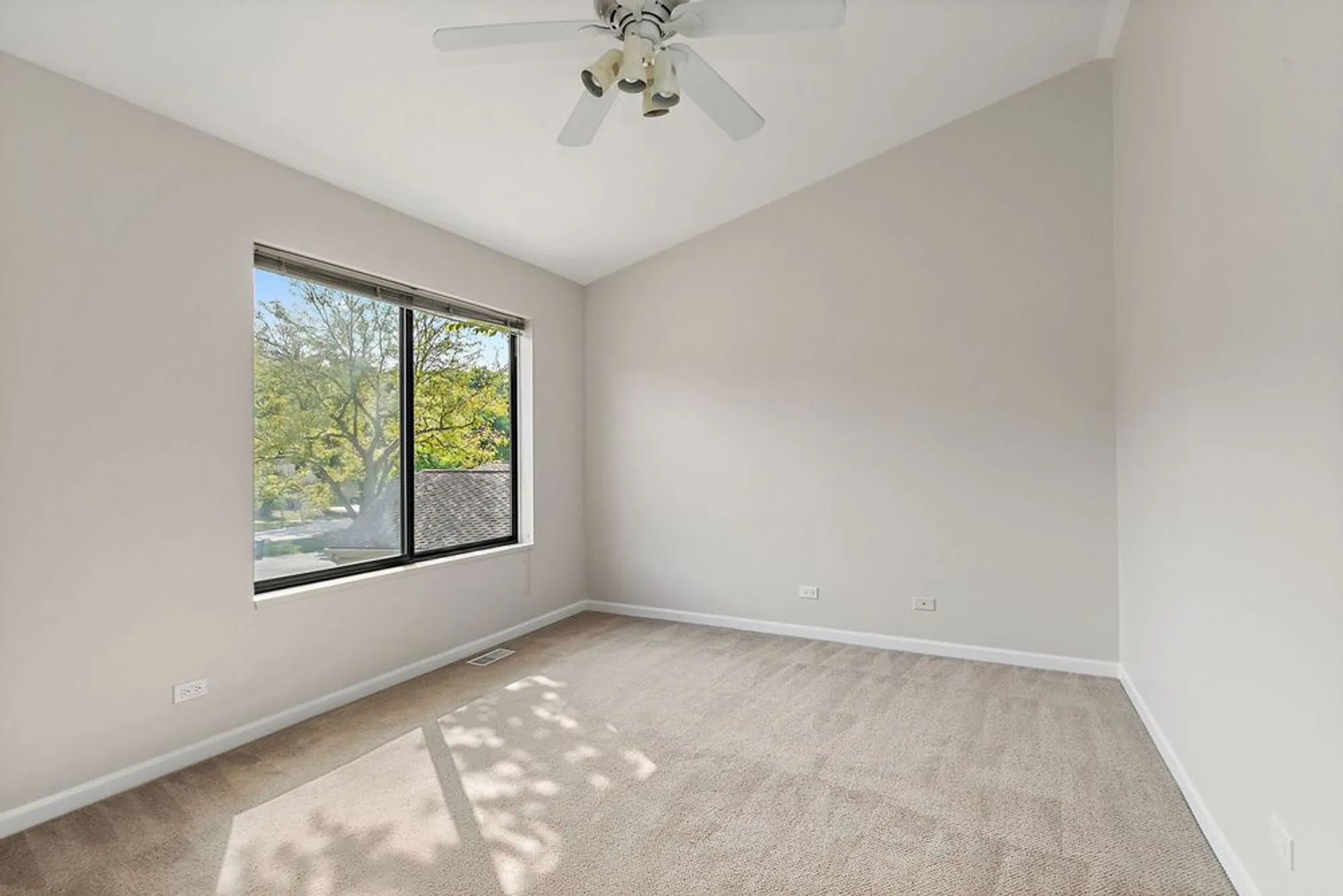 Property Slideshow image 24 of 39 | 830 oak hill rd, Lake Barrington, IL, 60010