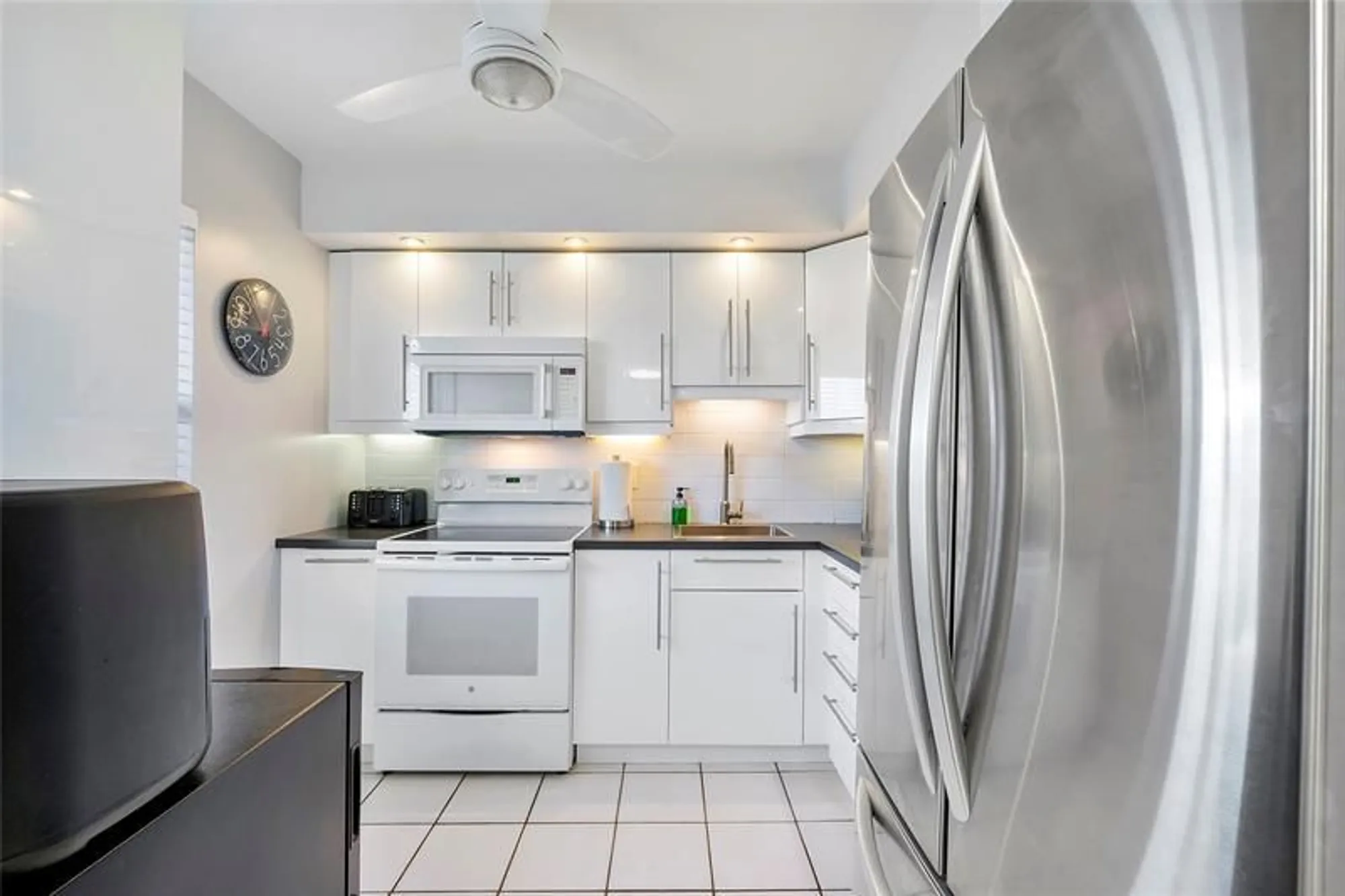 Property Slideshow image 6 of 18 | 601 nw 76th ter 208, Margate, FL, 33063