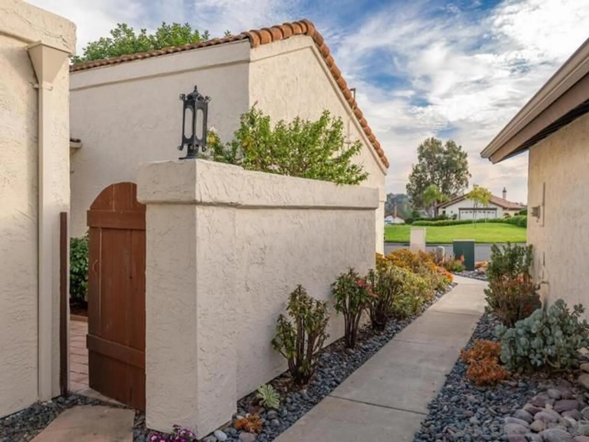 Property Slideshow image 2 of 68 | 12872 circulo dardo, San Diego, CA, 92128