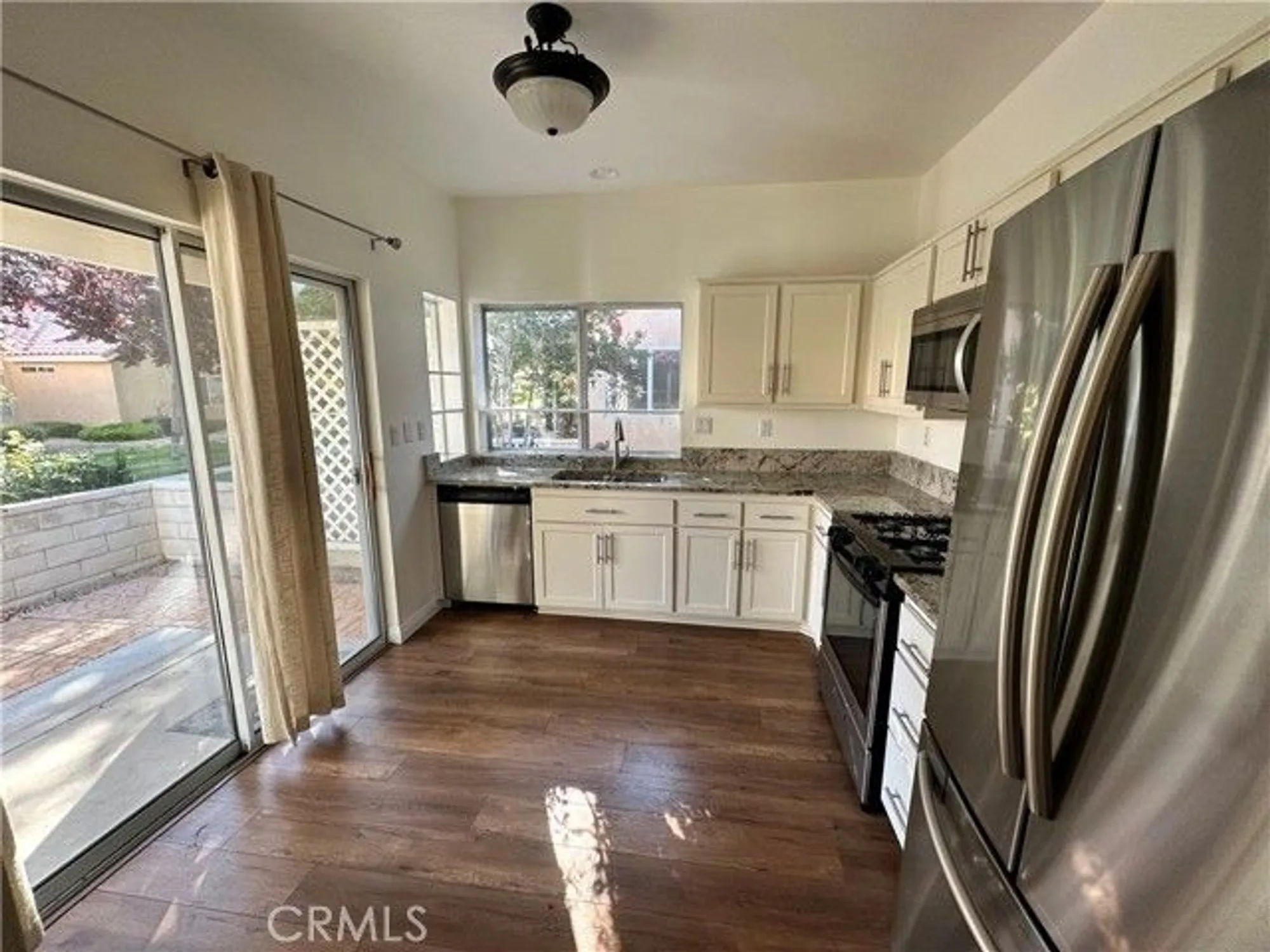 Property Slideshow image 6 of 11 | 19014 primrose ln, Apple Valley, CA, 92308