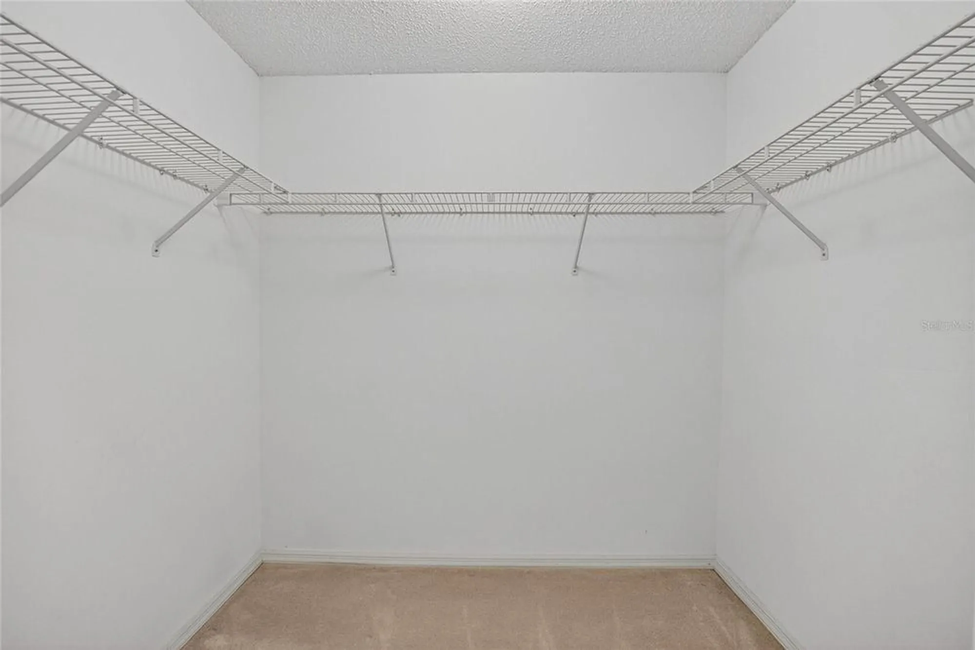 Property Slideshow image 21 of 50 | 331 caloosa palms ct, Sun City Center, FL, 33573