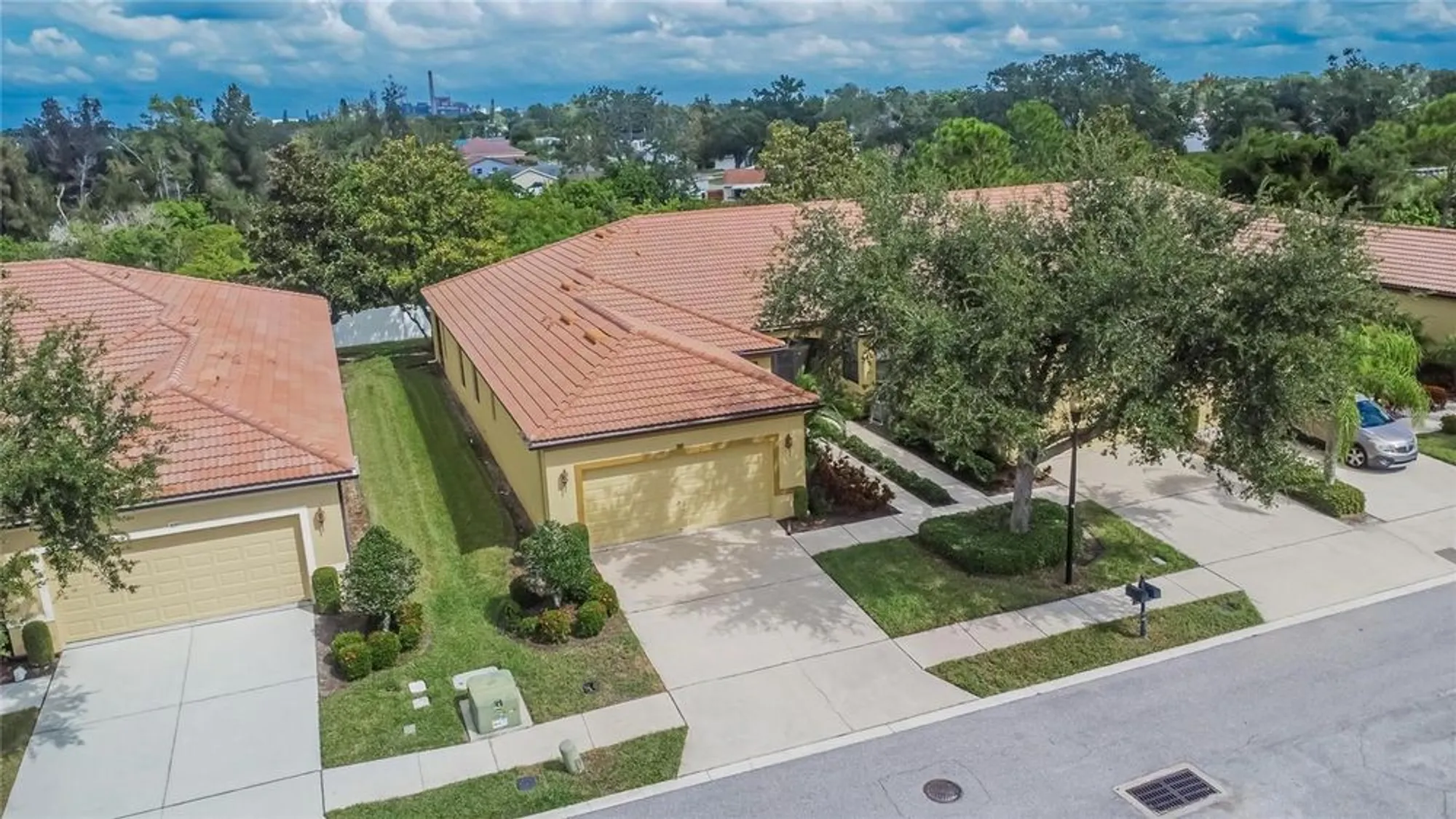 Property Slideshow image 40 of 58 | 307 bluewater falls ct, Apollo Beach, FL, 33572