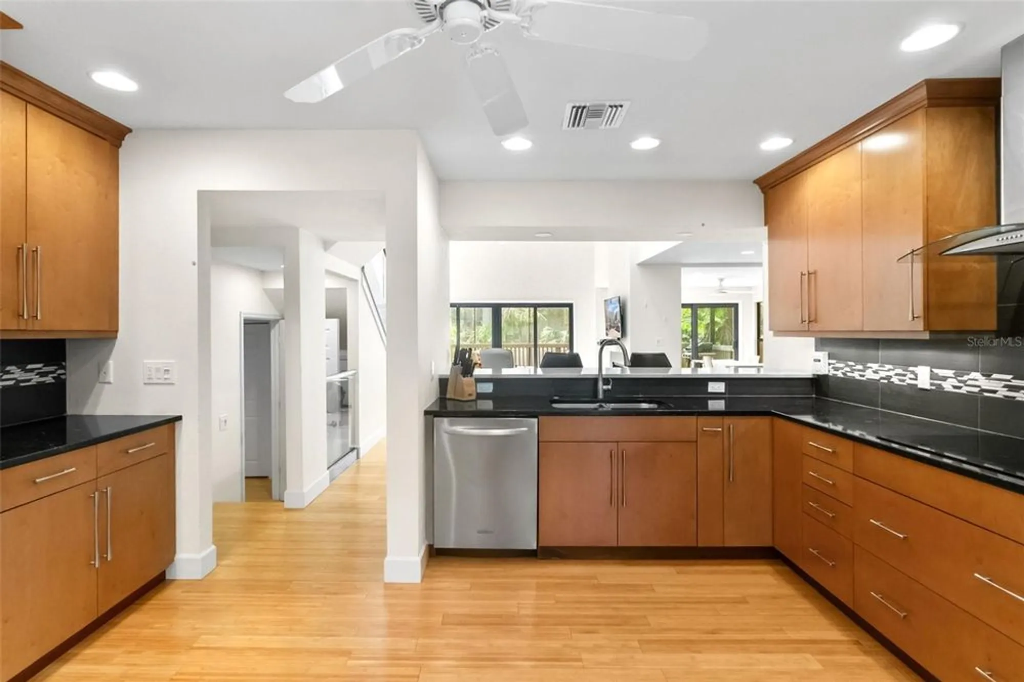 Property Slideshow image 22 of 69 | 1347 landings dr 6, Sarasota, FL, 34231