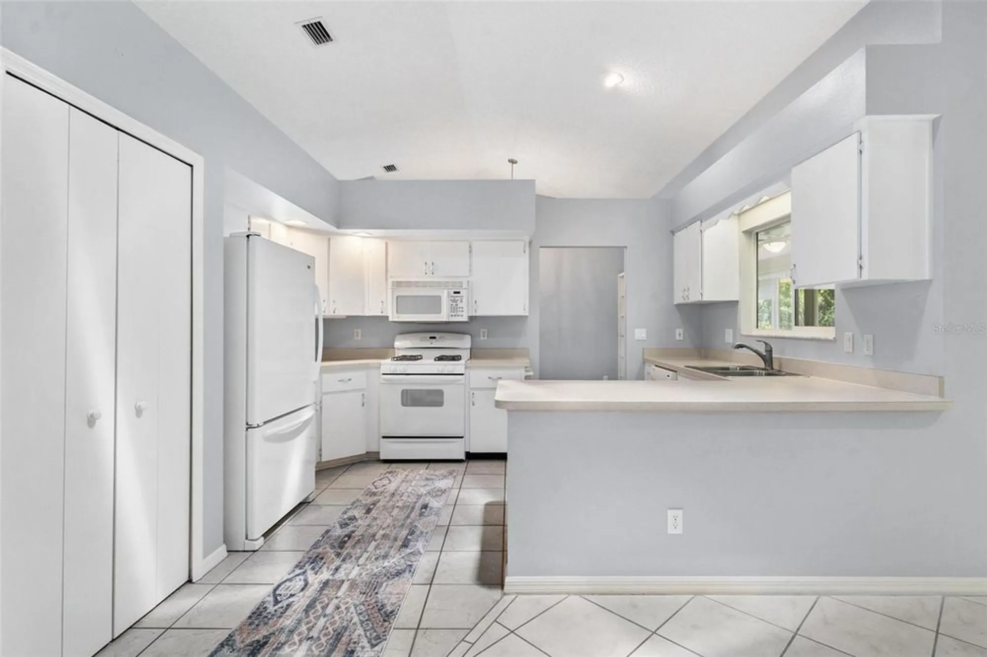 Property Slideshow image 17 of 48 | 26608 racquet cir, Leesburg, FL, 34748