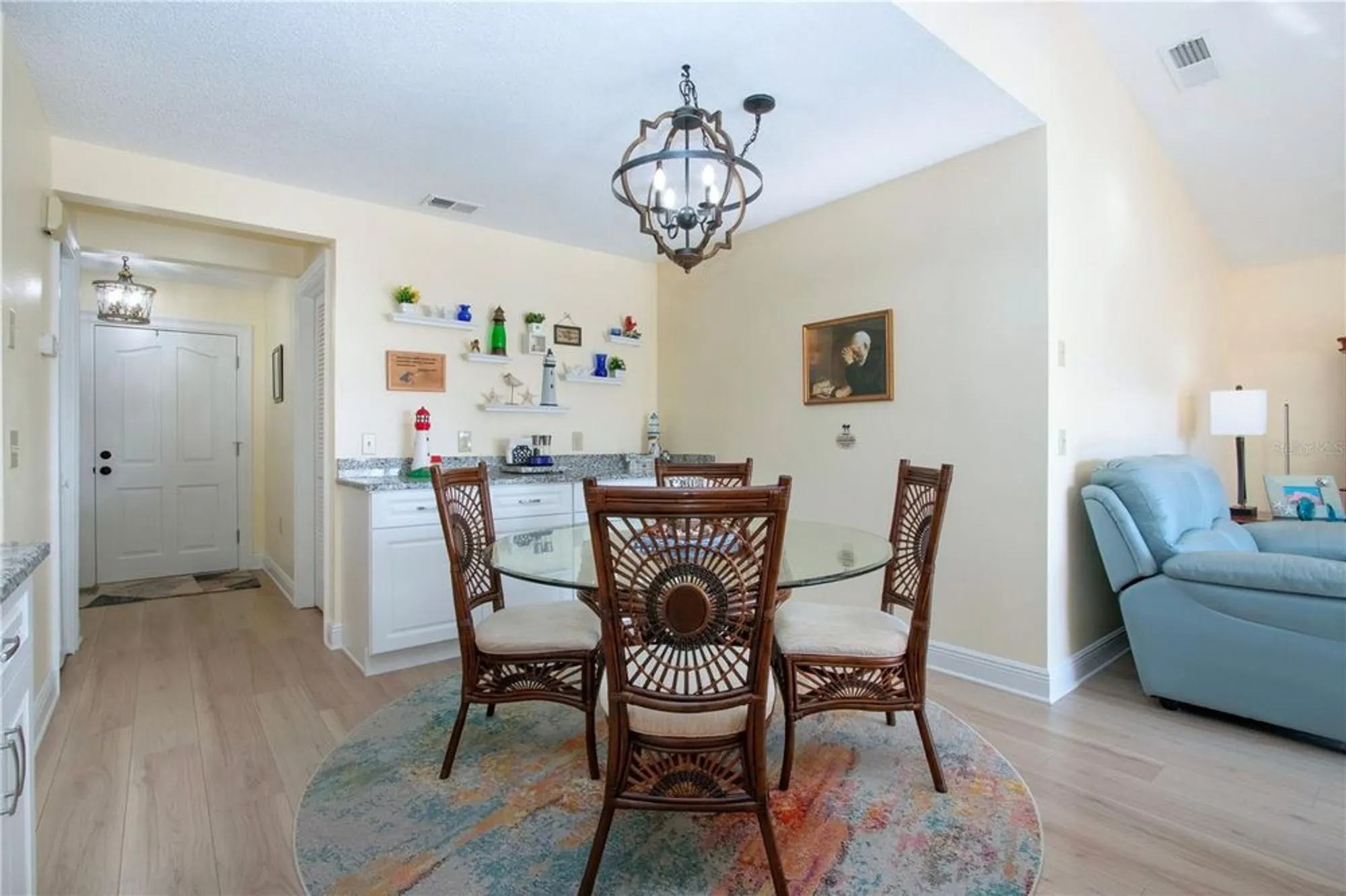 Property Slideshow image 29 of 69 | 2016 east view dr, Sun City Center, FL, 33573