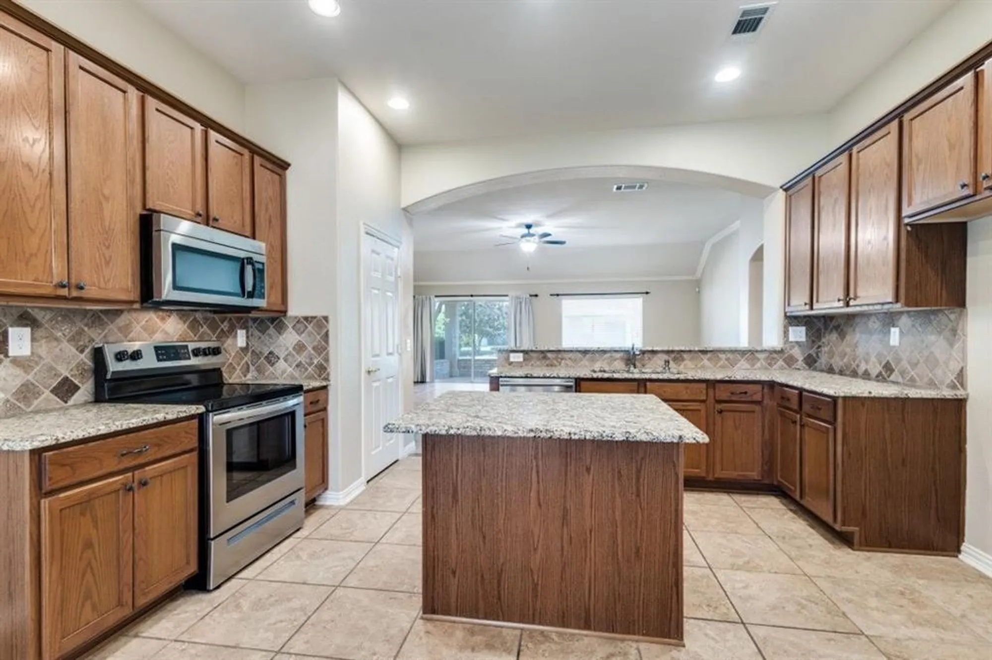 Property Slideshow image 5 of 13 | 9056 crestview dr, Denton, TX, 76207