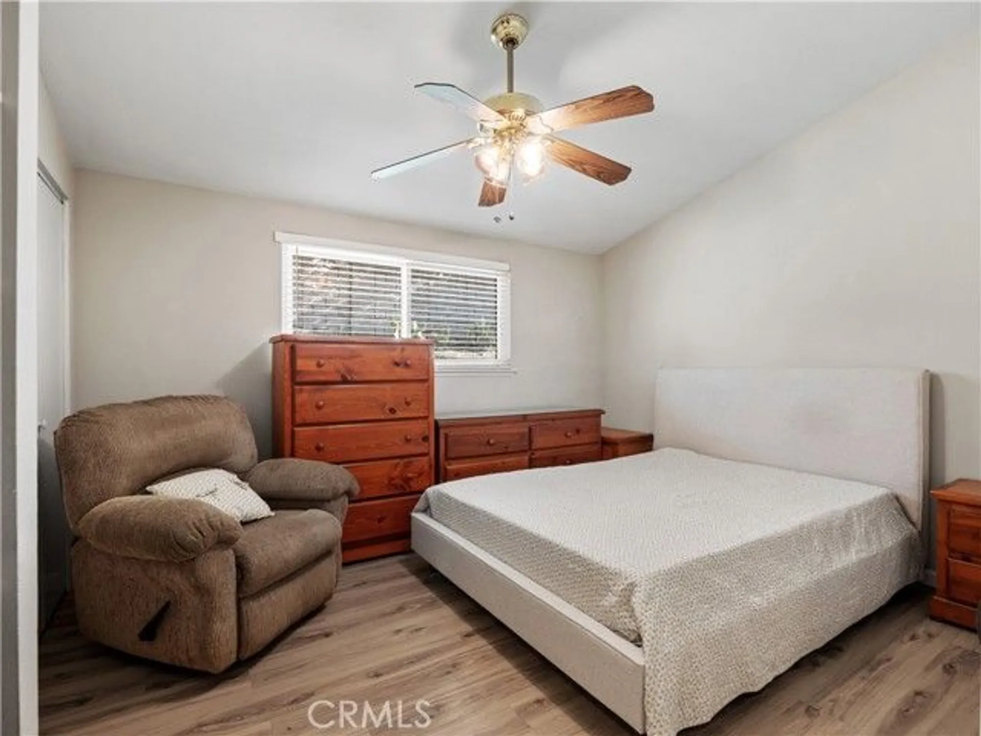 Property Slideshow image 9 of 31 | 19126 avenue of the oaks c, Newhall, CA, 91321