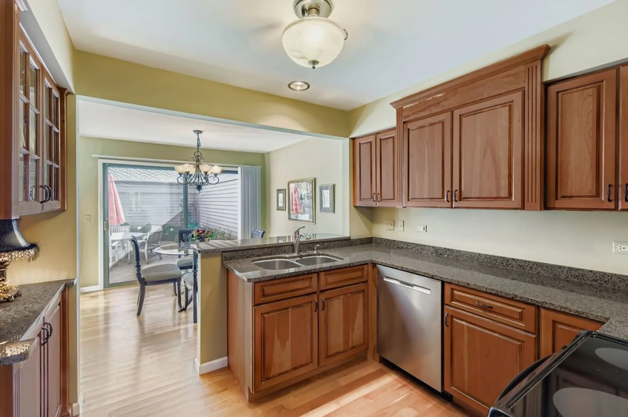 Property Slideshow image 11 of 53 | 668 shoreline rd, Lake Barrington, IL, 60010