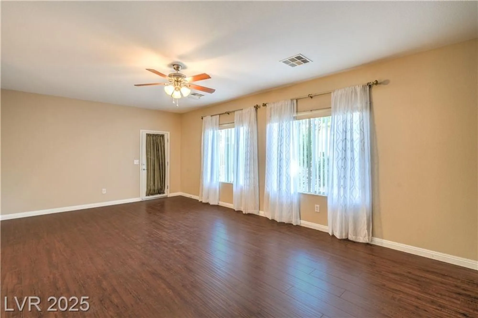Property Slideshow image 16 of 52 | 2148 shadow canyon dr, Henderson, NV, 89044