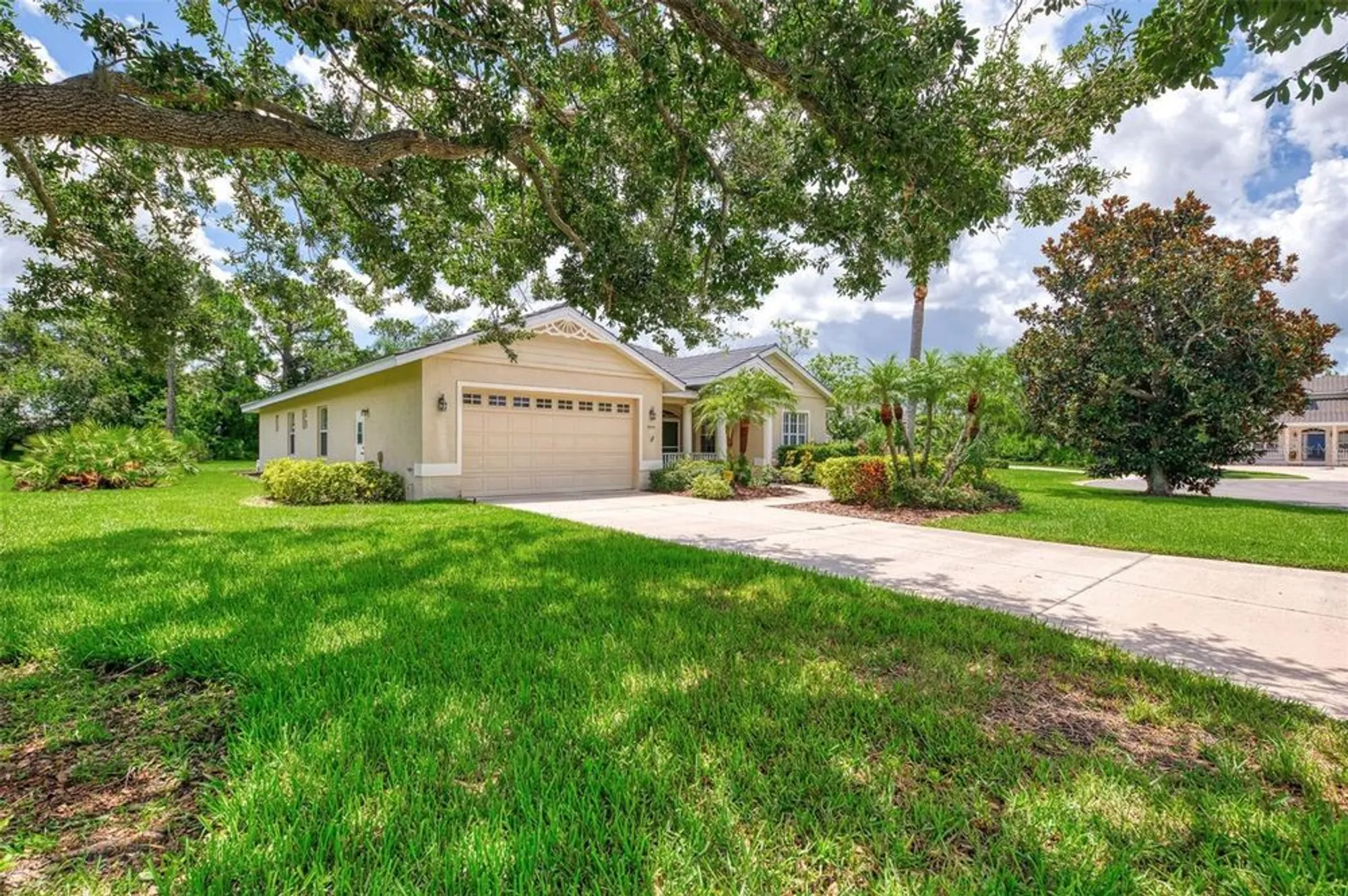 Property Slideshow image 3 of 62 | 6644 butlers crest dr, Bradenton, FL, 34203