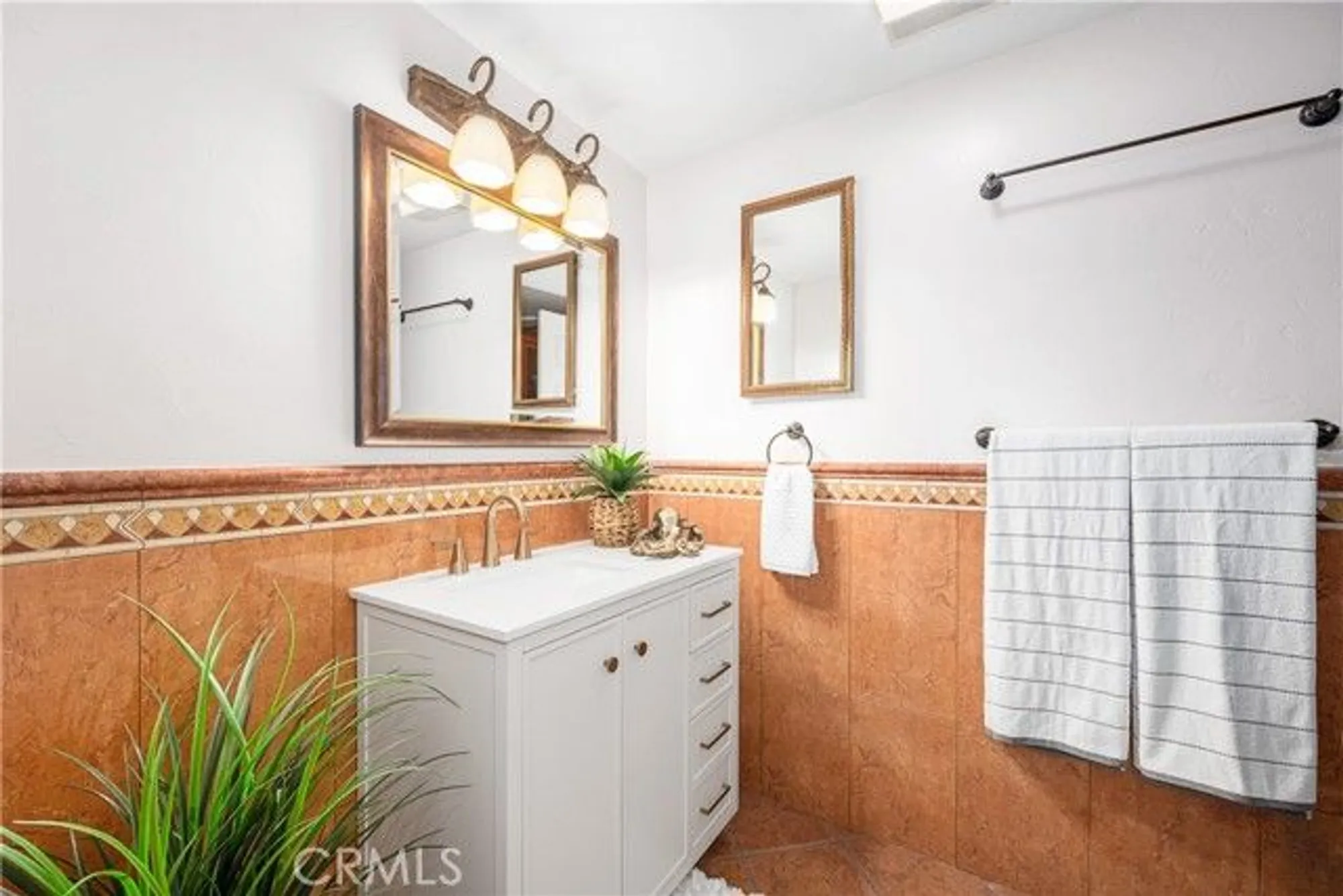 Property Slideshow image 33 of 43 | 1920 mckinney way apt 17a, Seal Beach, CA, 90740
