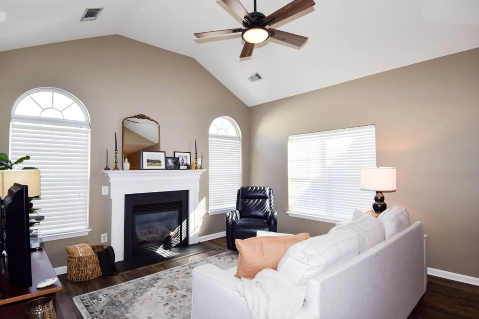 Property Slideshow image 21 of 55 | 825 browns ln, Gallatin, TN, 37066