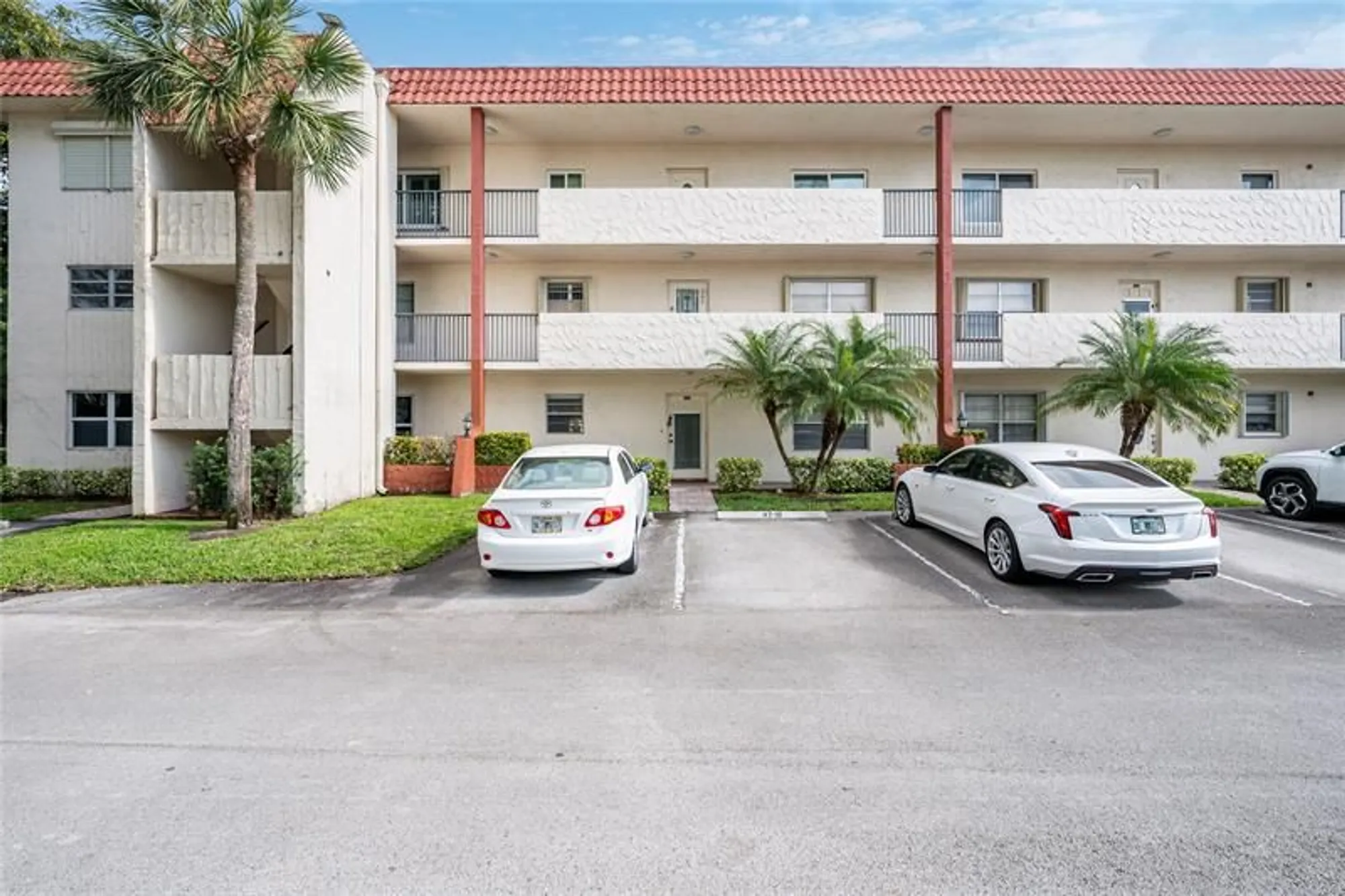 Property Slideshow image 18 of 54 | 150 s hollybrook ter 107, Pembroke Pines, FL, 33025