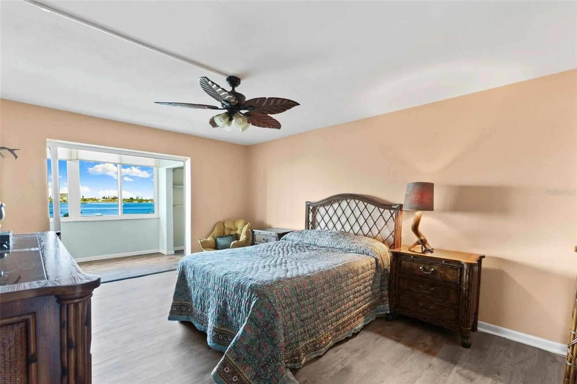 Property Slideshow image 13 of 46 | 4550 cove cir apt 501, Saint Petersburg, FL, 33708