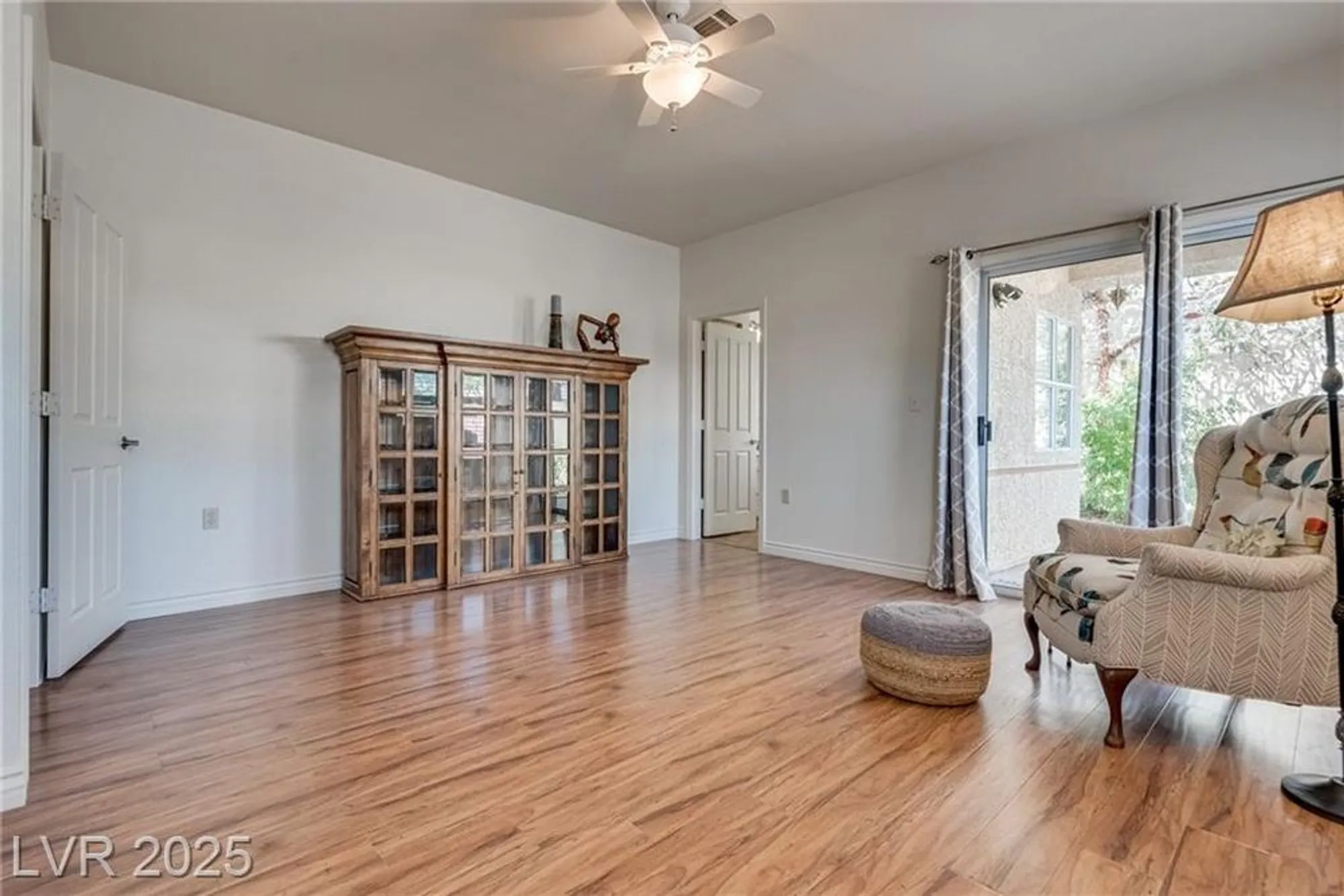 Property Slideshow image 13 of 29 | 421 wonderstone dr, Las Vegas, NV, 89107