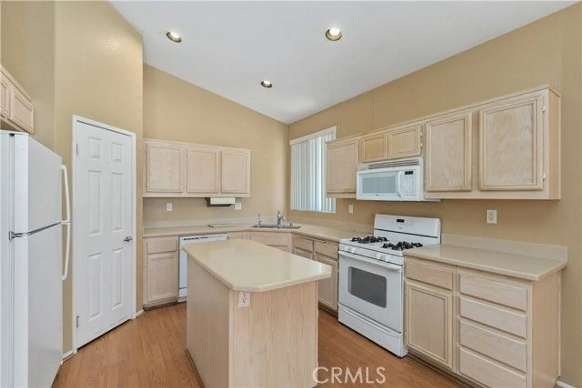 Property Slideshow image 15 of 53 | 26911 tropicana dr, Menifee, CA, 92585