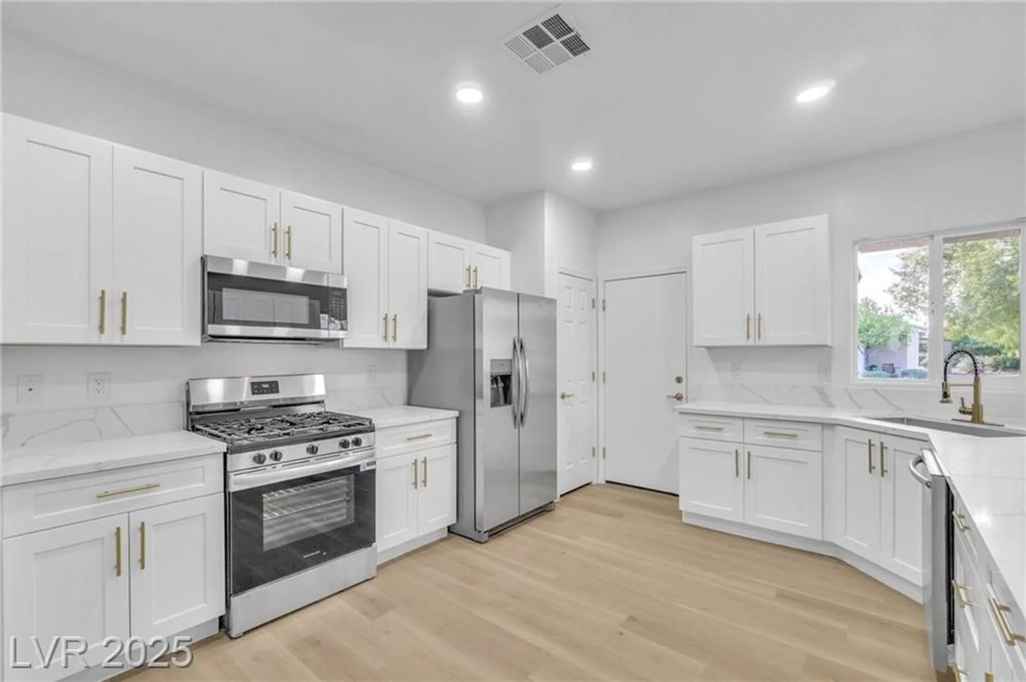 Property Slideshow image 9 of 32 | 3508 kittiwake rd, North Las Vegas, NV, 89084