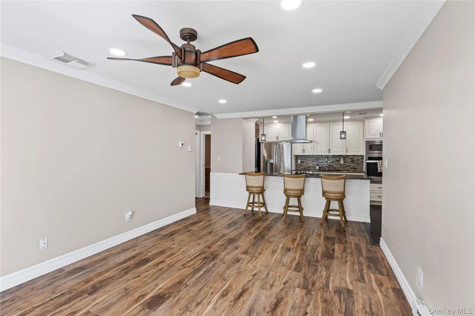 Property Slideshow image 8 of 35 | 204 bentley ct 204, Smithtown, NY, 11780