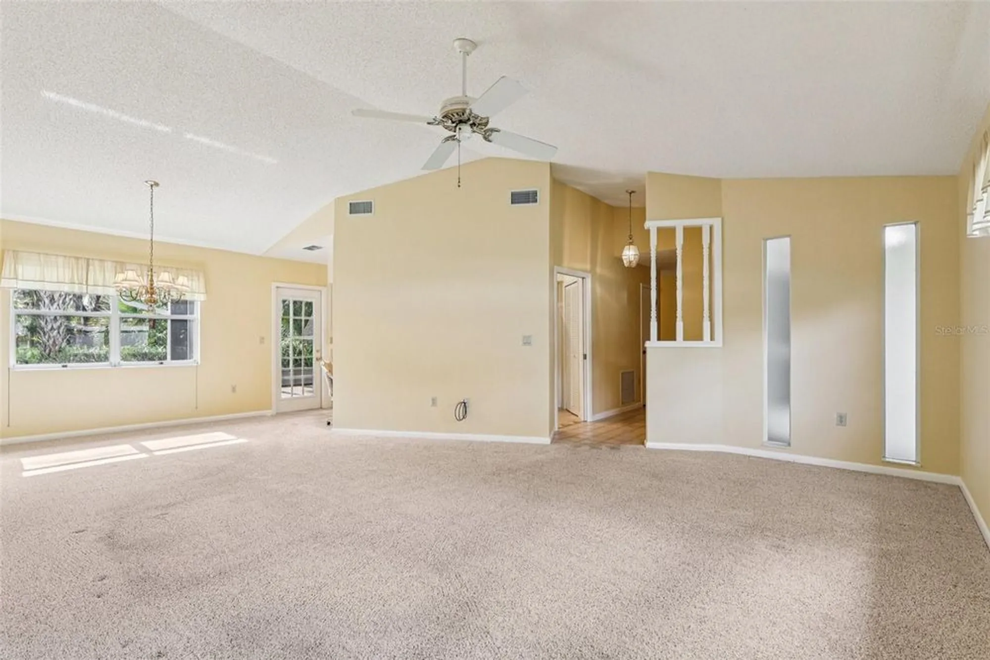 Property Slideshow image 9 of 38 | 305 brigadoon cir, Leesburg, FL, 34788