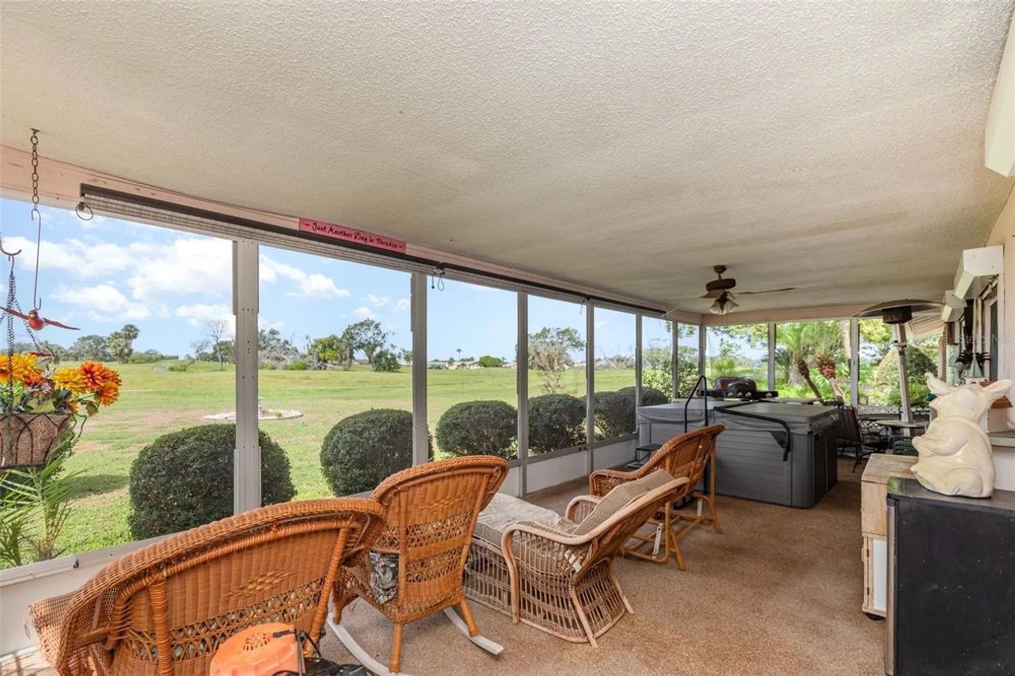 Property Slideshow image 28 of 48 | 305 cranston pl, Sun City Center, FL, 33573