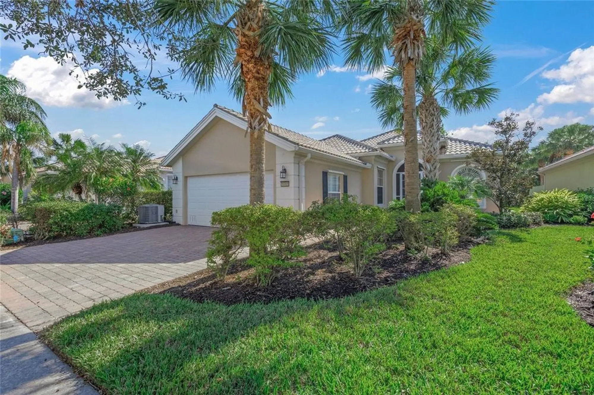 Property Slideshow image 2 of 46 | 5762 benevento dr, Sarasota, FL, 34238