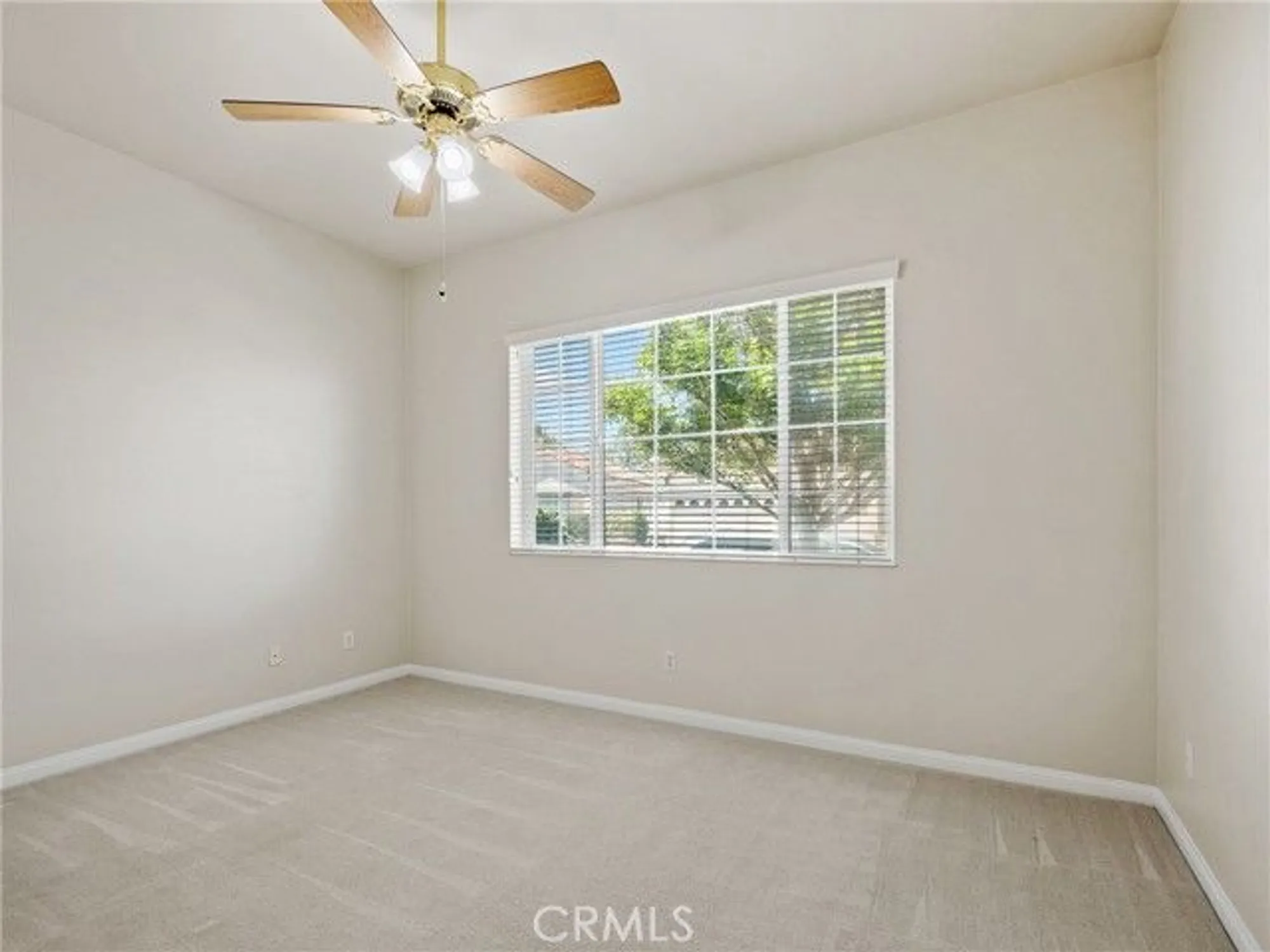 Property Slideshow image 20 of 38 | 19301 galloping hill rd, Apple Valley, CA, 92308