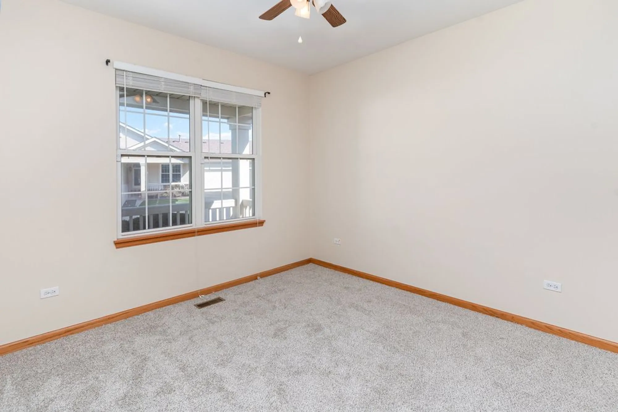 Property Slideshow image 14 of 25 | 16416 crescent lake ct, Crest Hill, IL, 60403